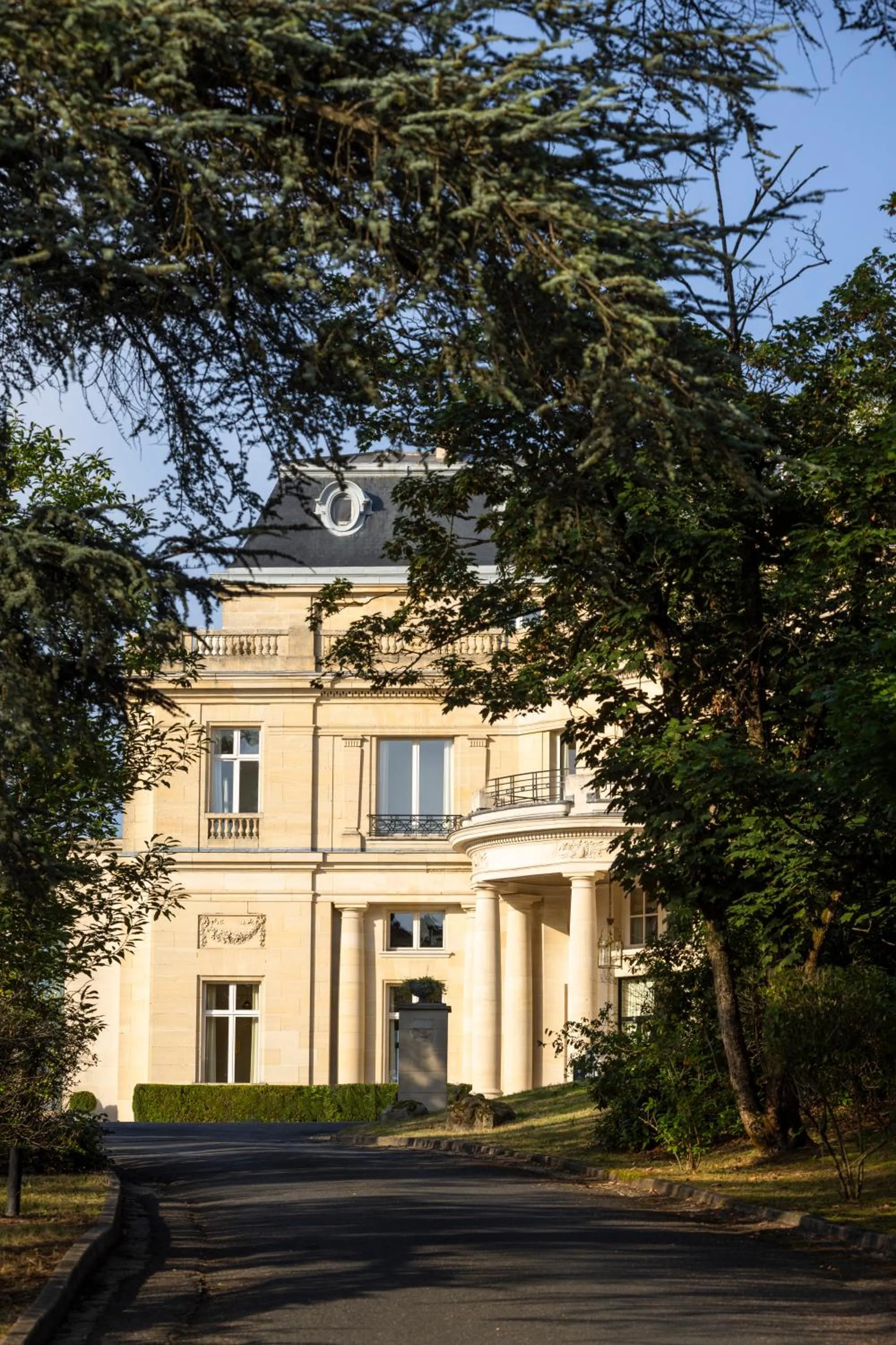 Property building in InterContinental Hotels Chantilly Chateau Mont Royal by IHG