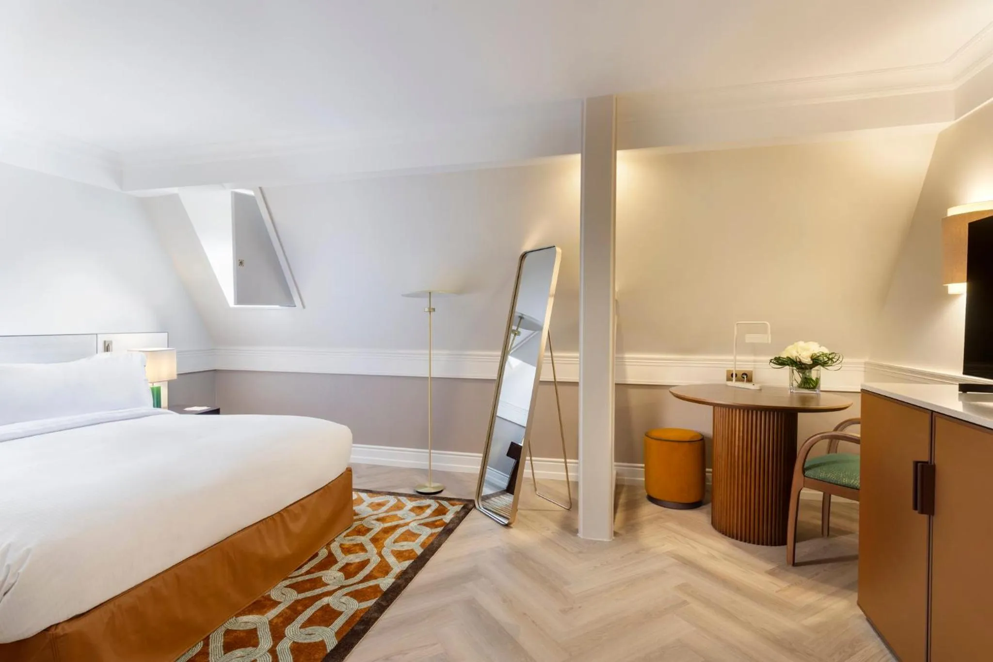 Photo of the whole room, Bed in InterContinental Hotels Chantilly Chateau Mont Royal by IHG