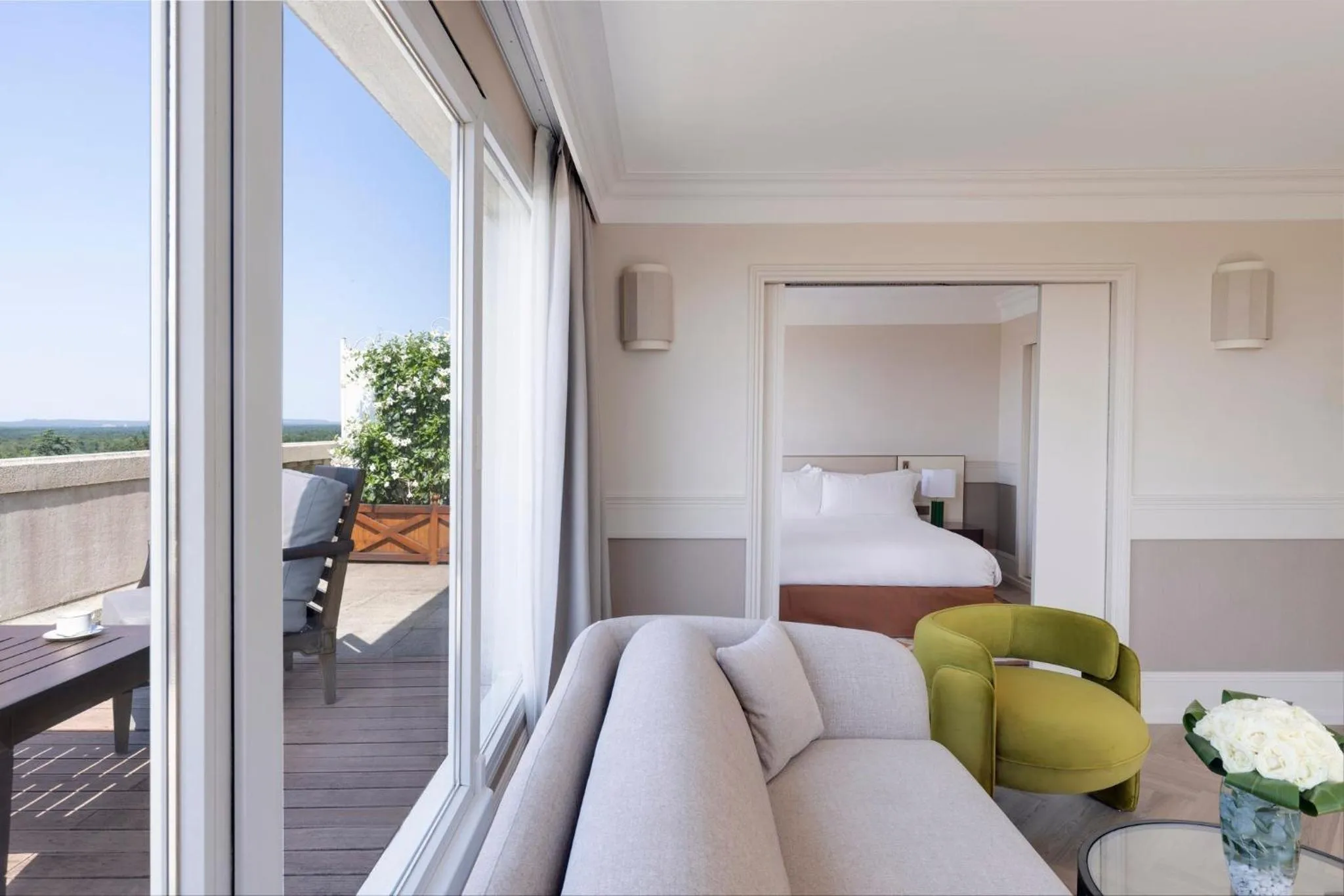 Photo of the whole room, Bed in InterContinental Hotels Chantilly Chateau Mont Royal by IHG