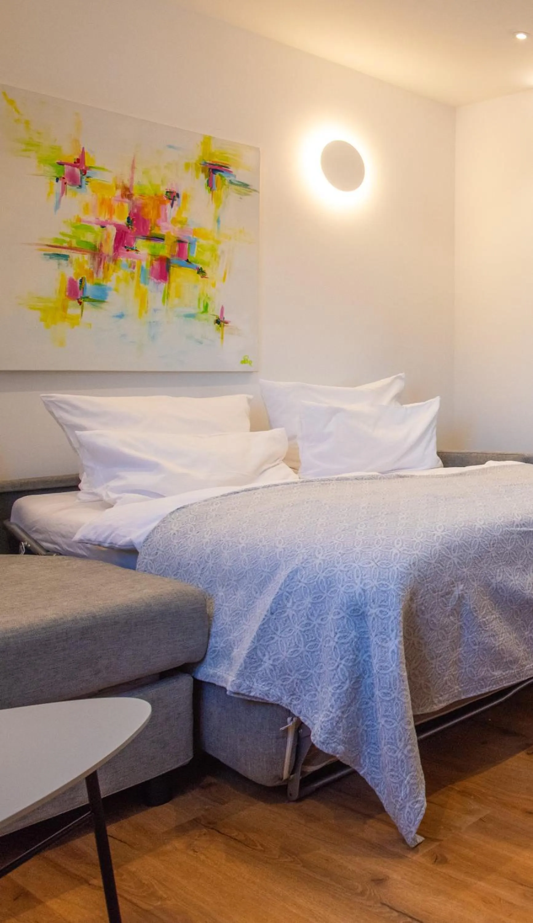 Living room, Bed in Insel-Hof Reichenau Hotel-garni