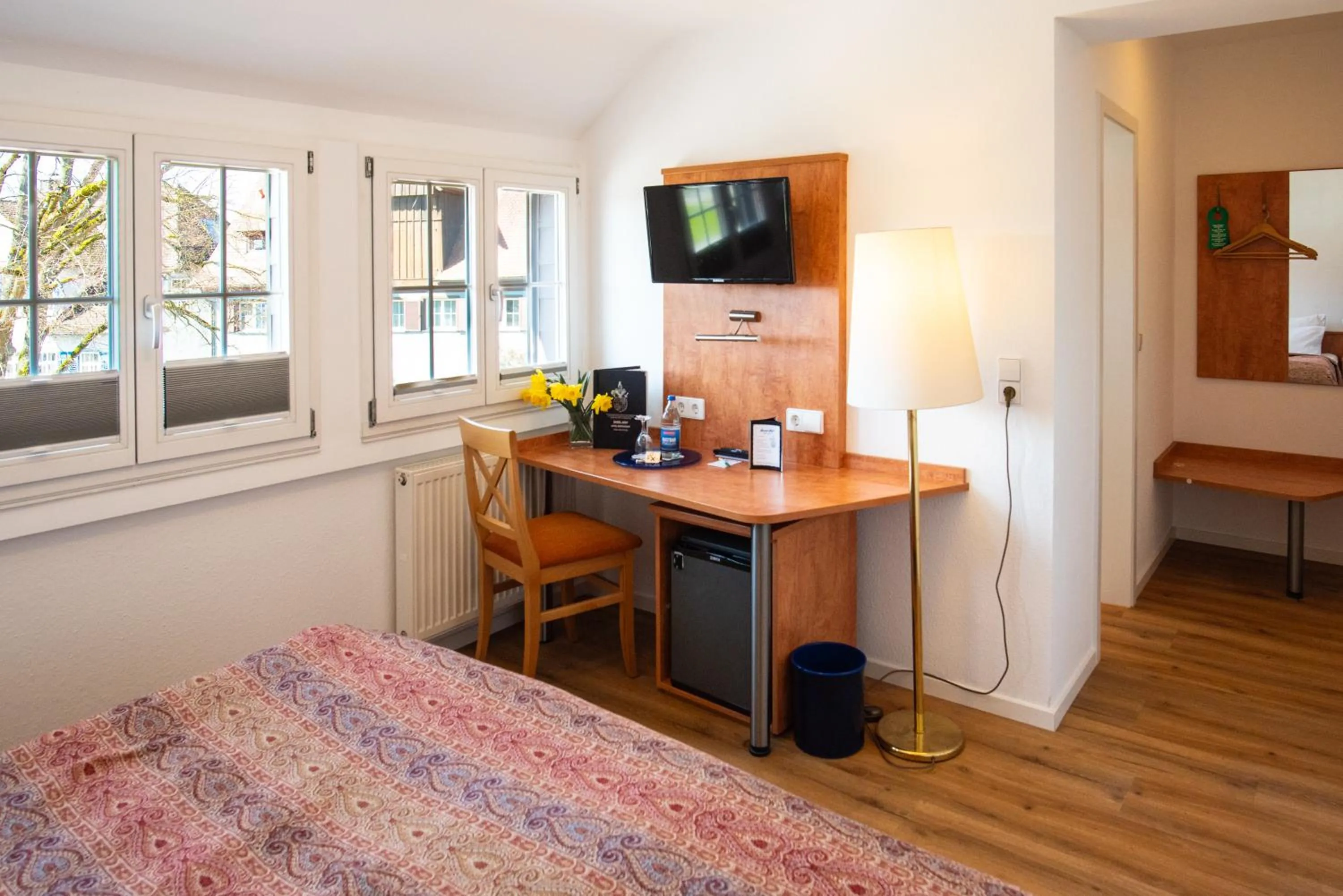 Photo of the whole room, Bed in Insel-Hof Reichenau Hotel-garni