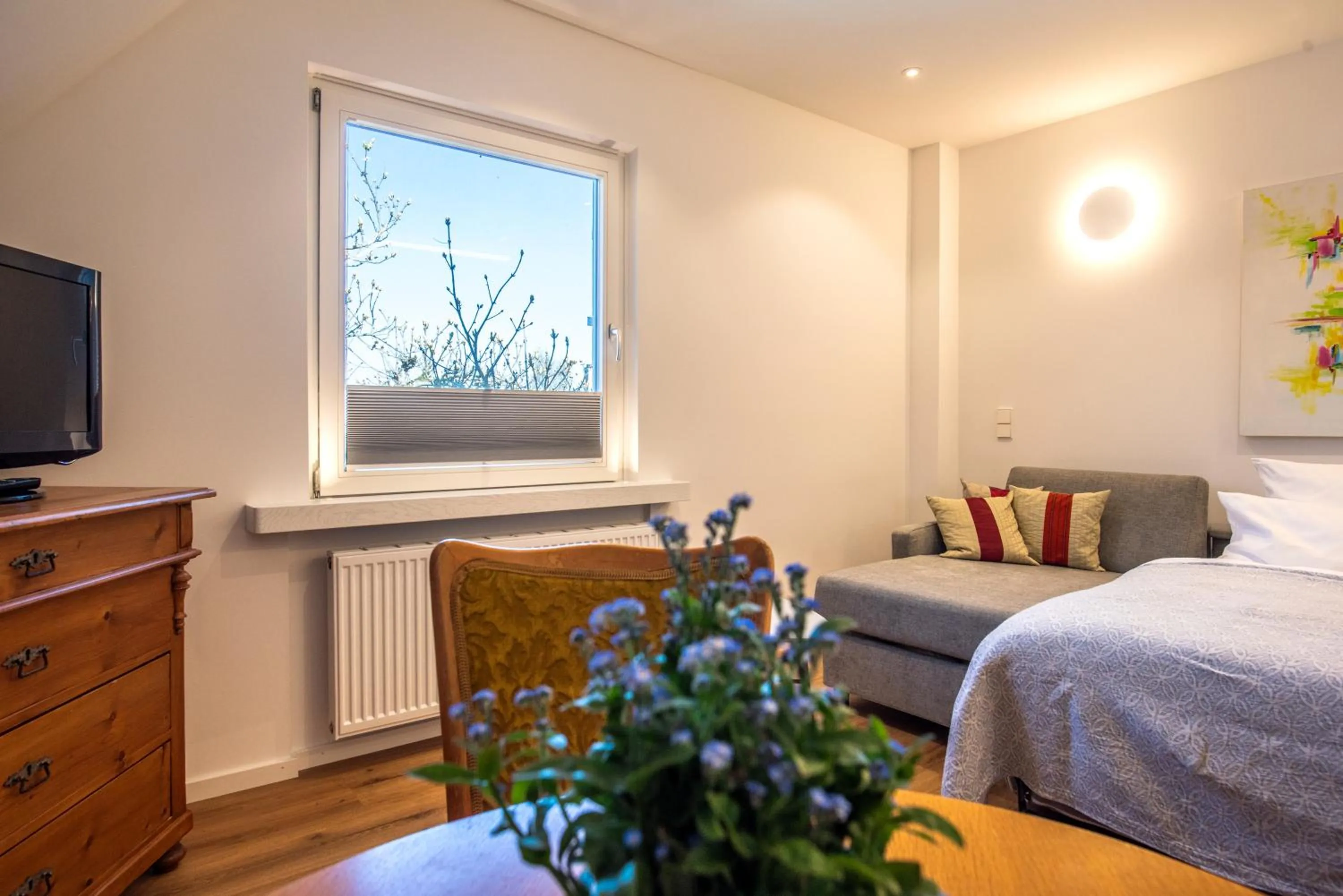 Living room, Bed in Insel-Hof Reichenau Hotel-garni