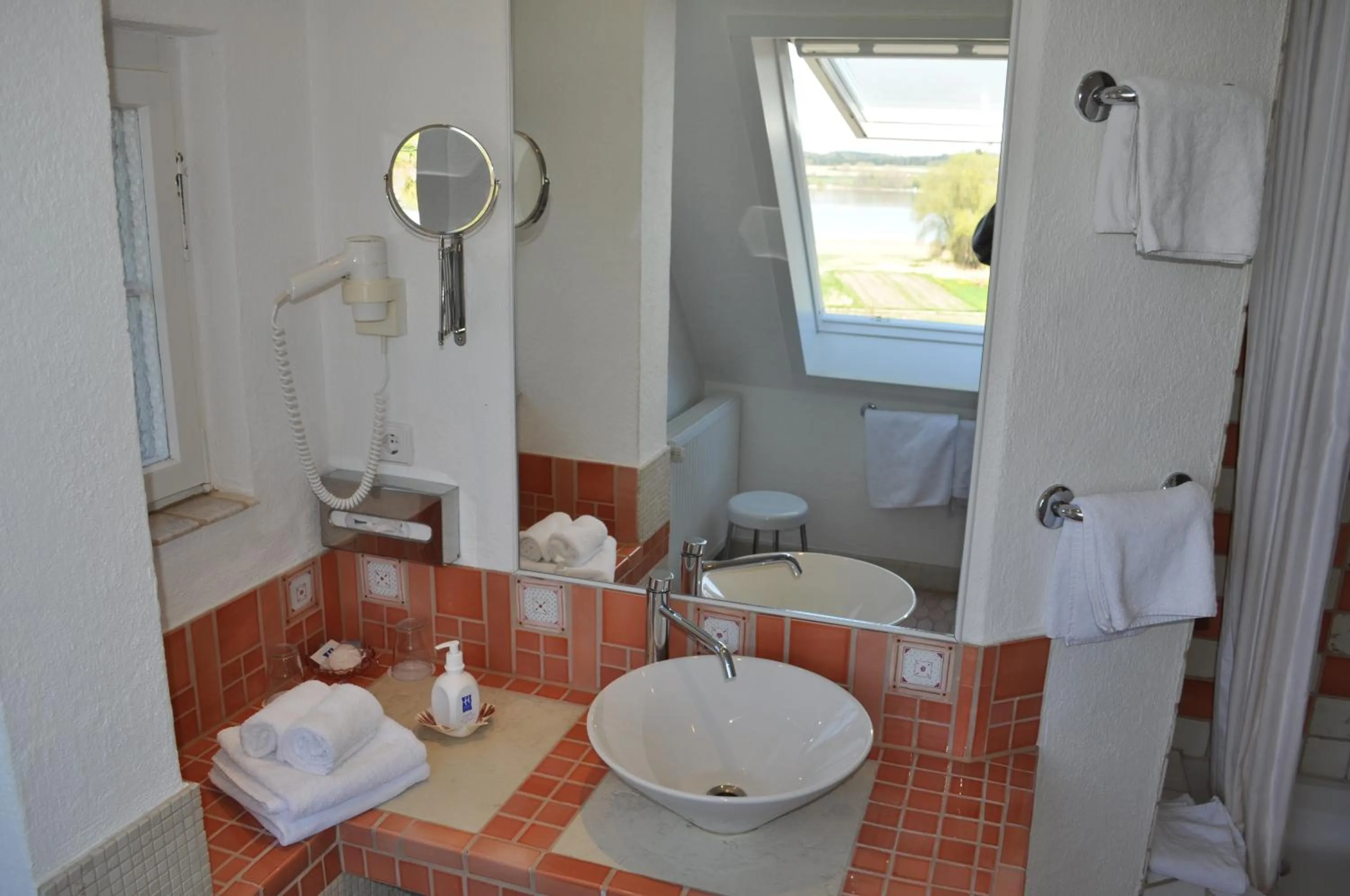 Photo of the whole room in Insel-Hof Reichenau Hotel-garni