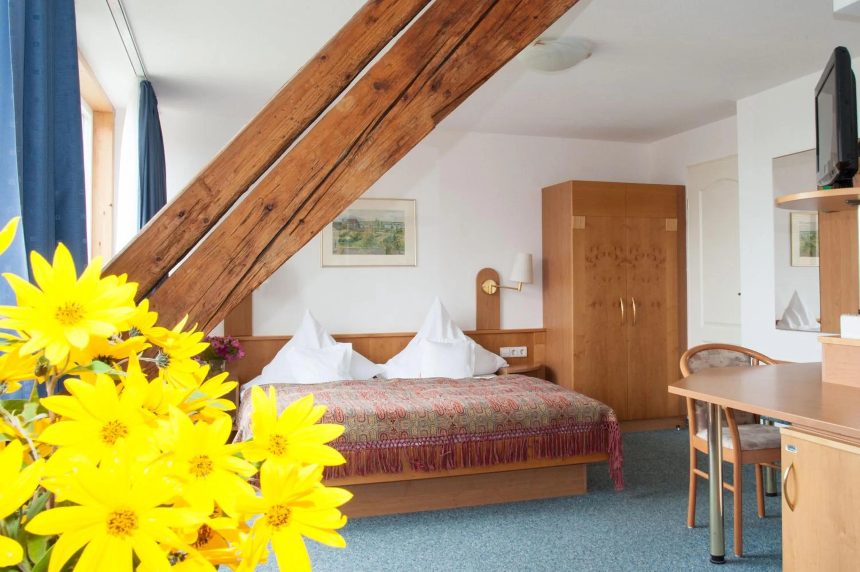 Photo of the whole room, Bed in Insel-Hof Reichenau Hotel-garni