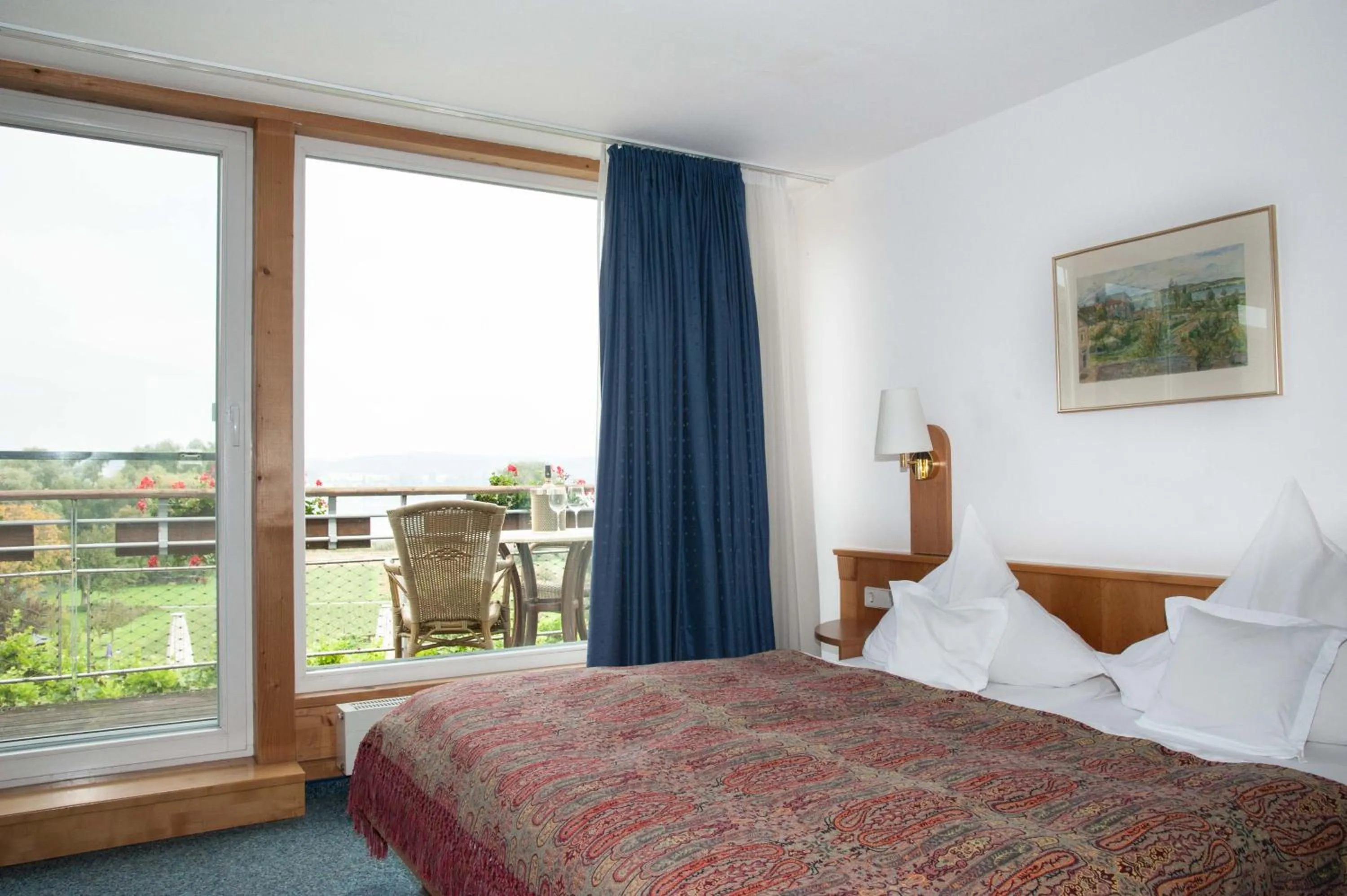 Photo of the whole room, Bed in Insel-Hof Reichenau Hotel-garni