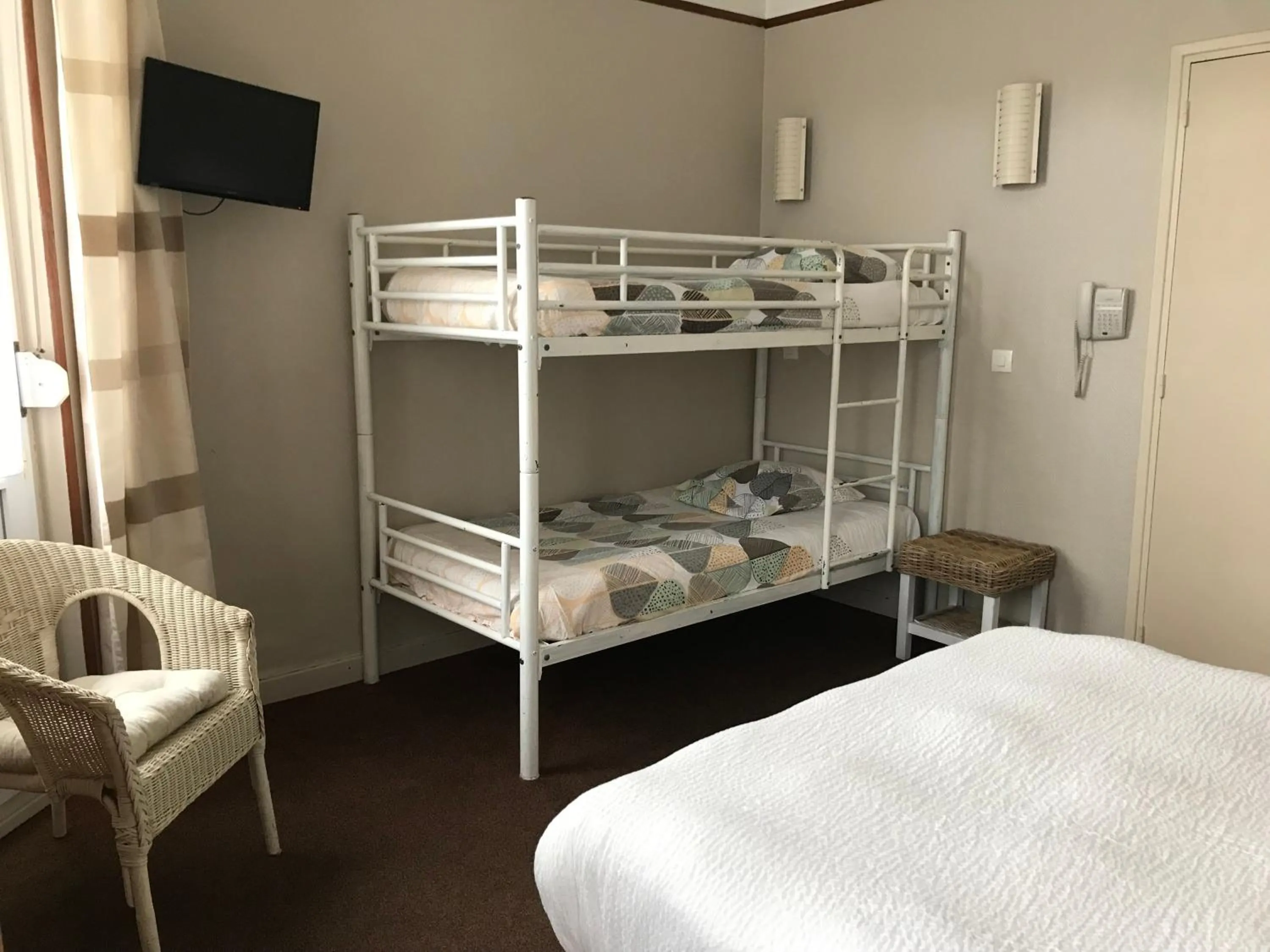 Bed in Logis Hôtel & Restaurant "Au Gré du Vent"