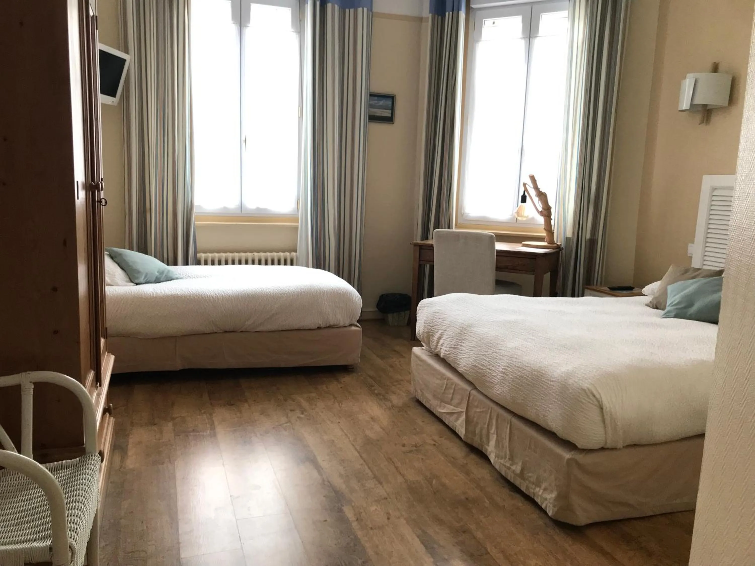 Bed in Logis Hôtel & Restaurant "Au Gré du Vent"