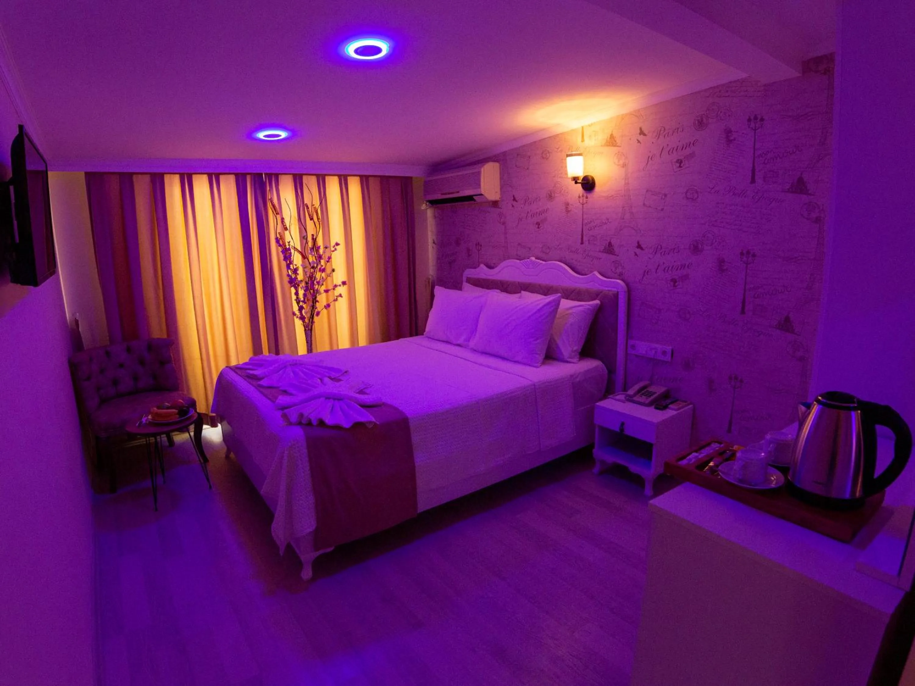 Photo of the whole room, Bed in Vander Valk İstanbul Hotel