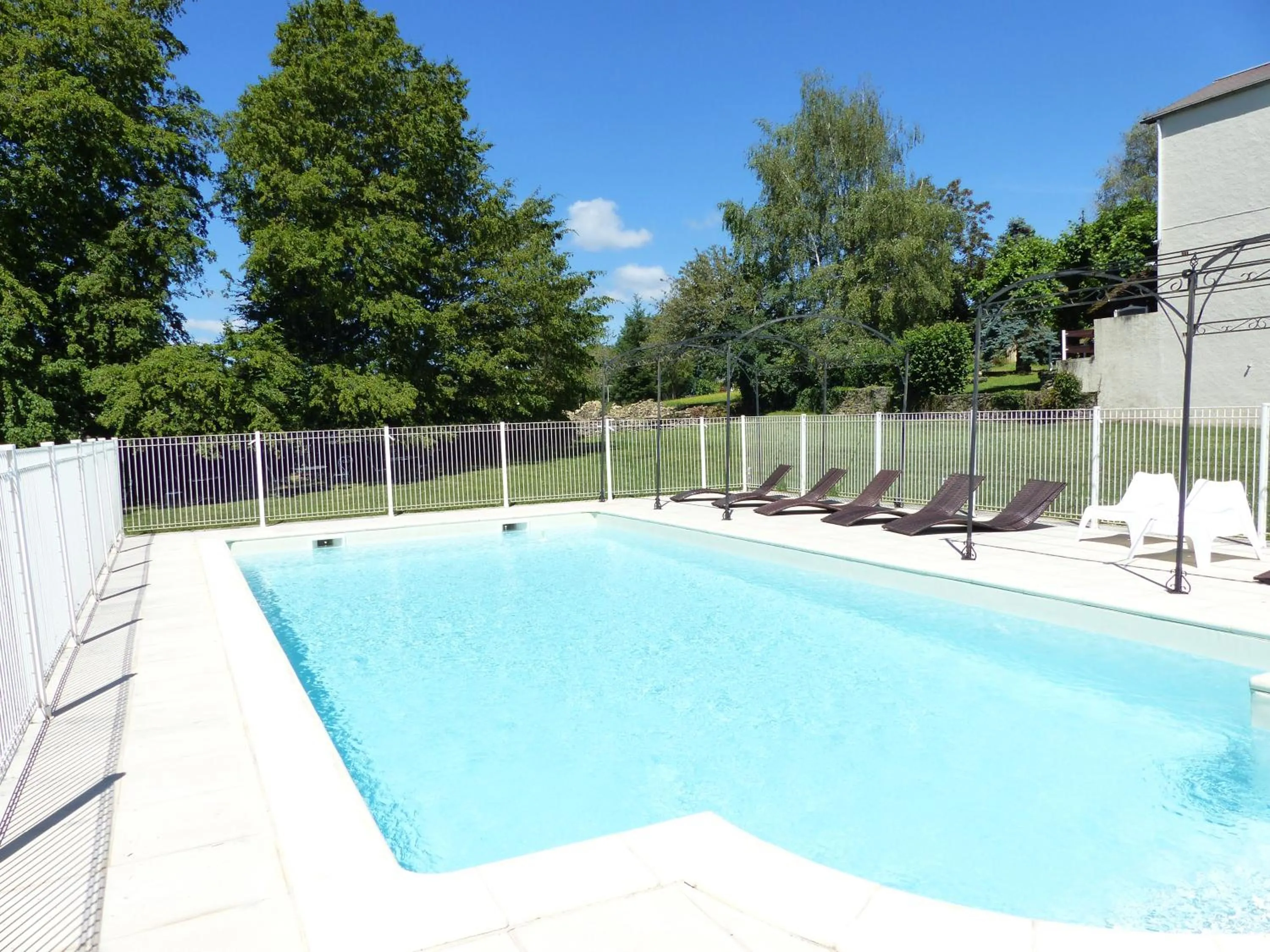 Pool view in Hôtel du Château