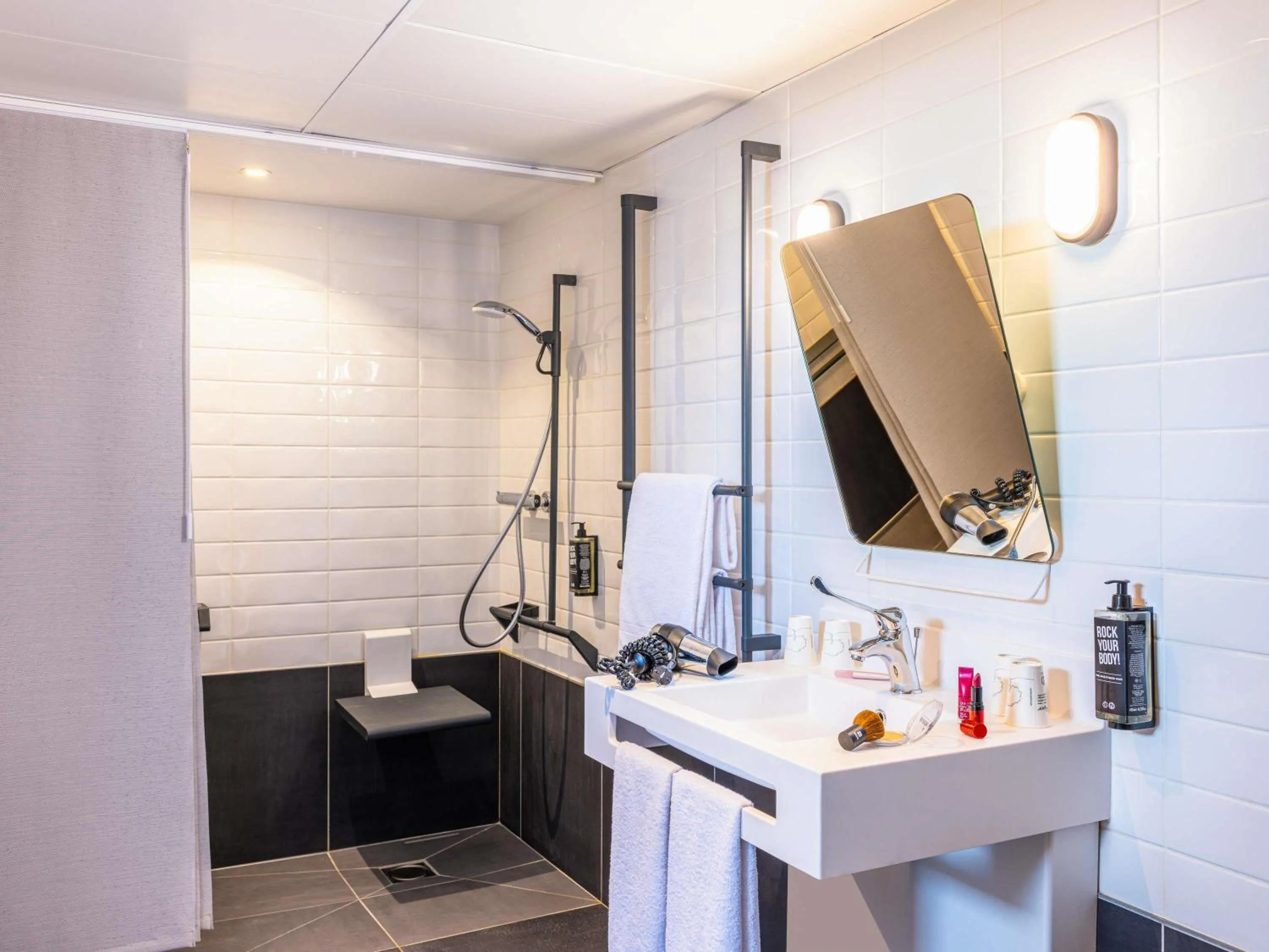 Bedroom in ibis Strasbourg Centre Les Halles