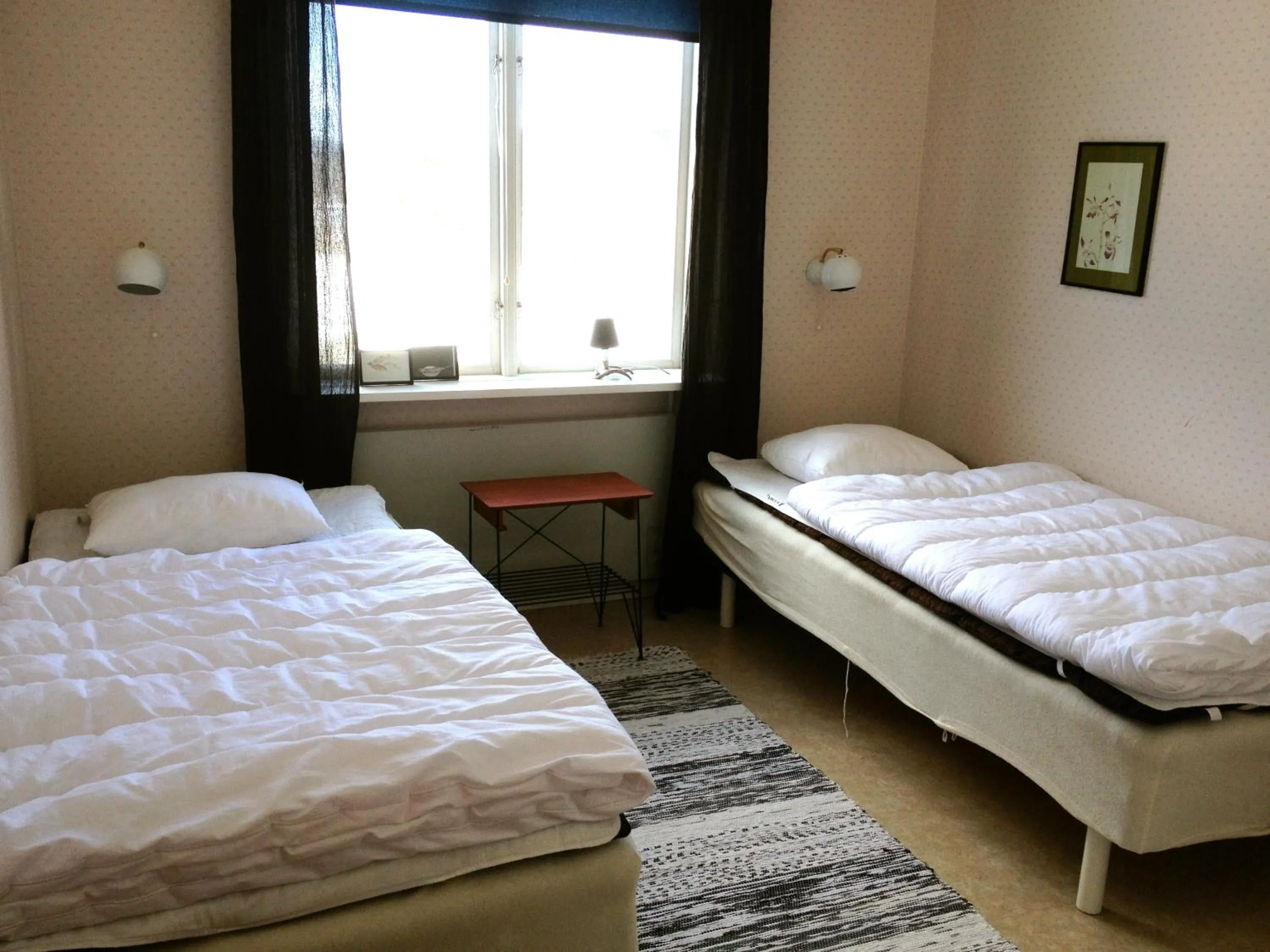 Photo of the whole room, Bed in Stora Björnstugan