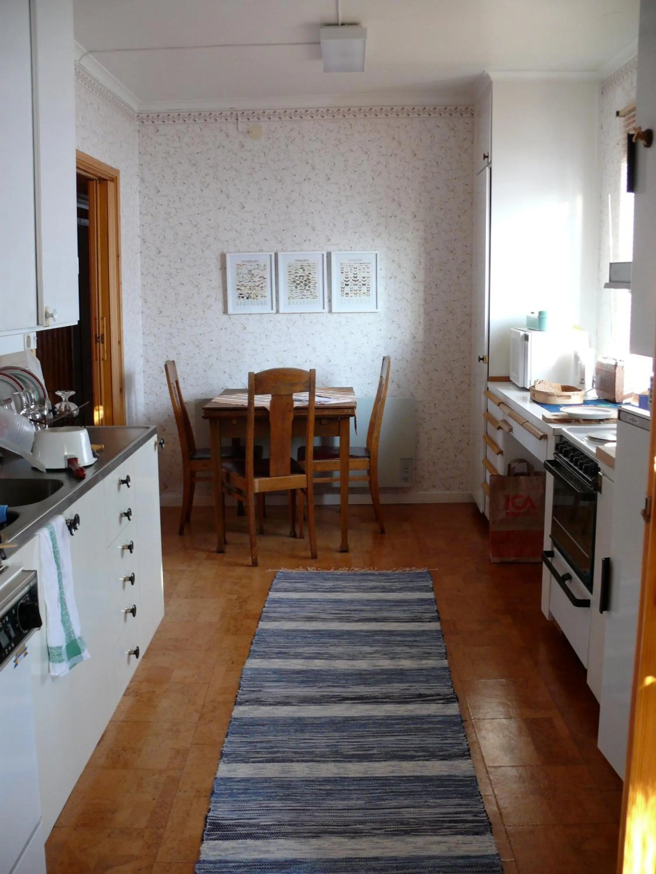 Kitchen or kitchenette in Stora Björnstugan