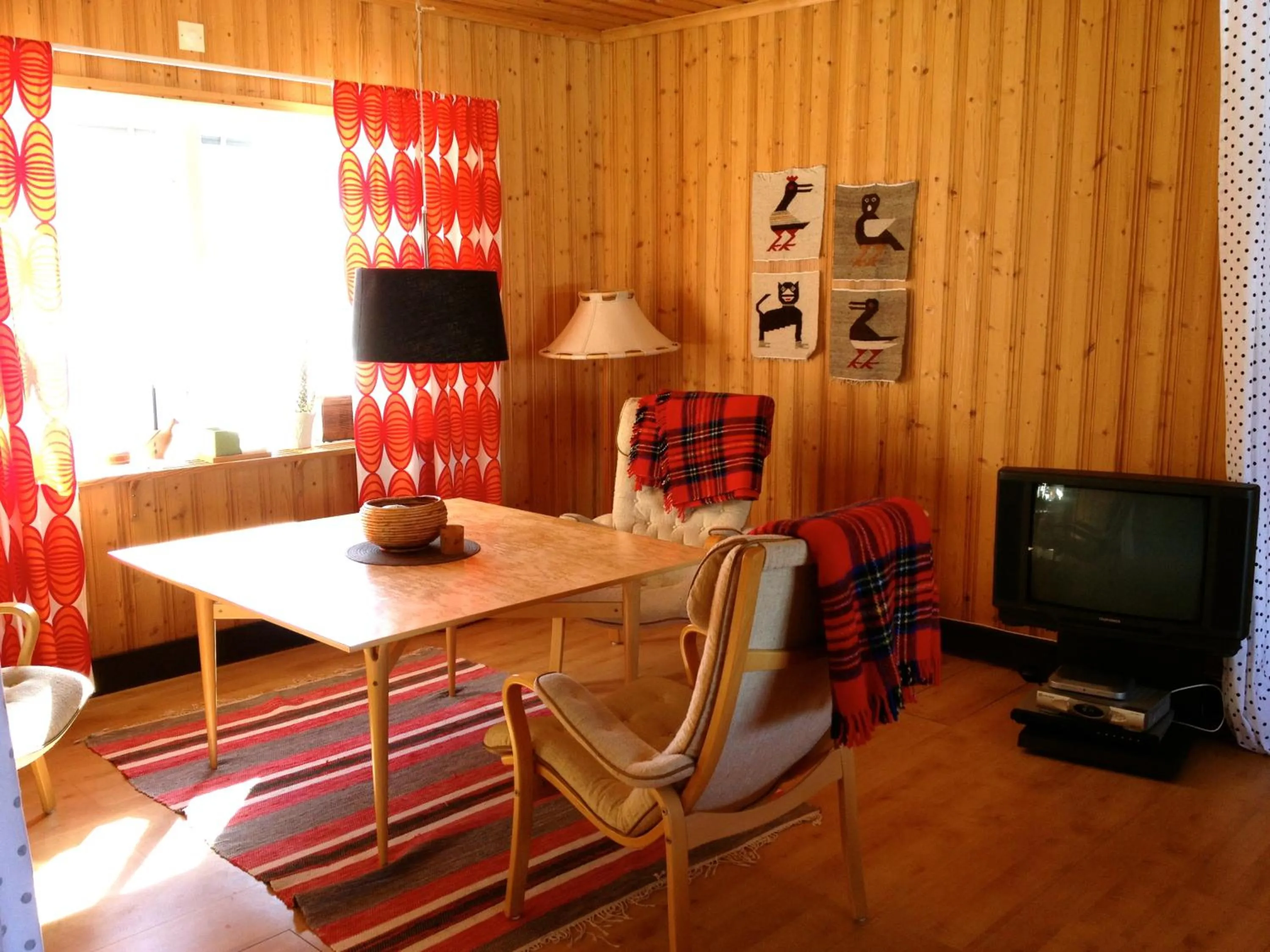 Communal lounge/ TV room in Stora Björnstugan