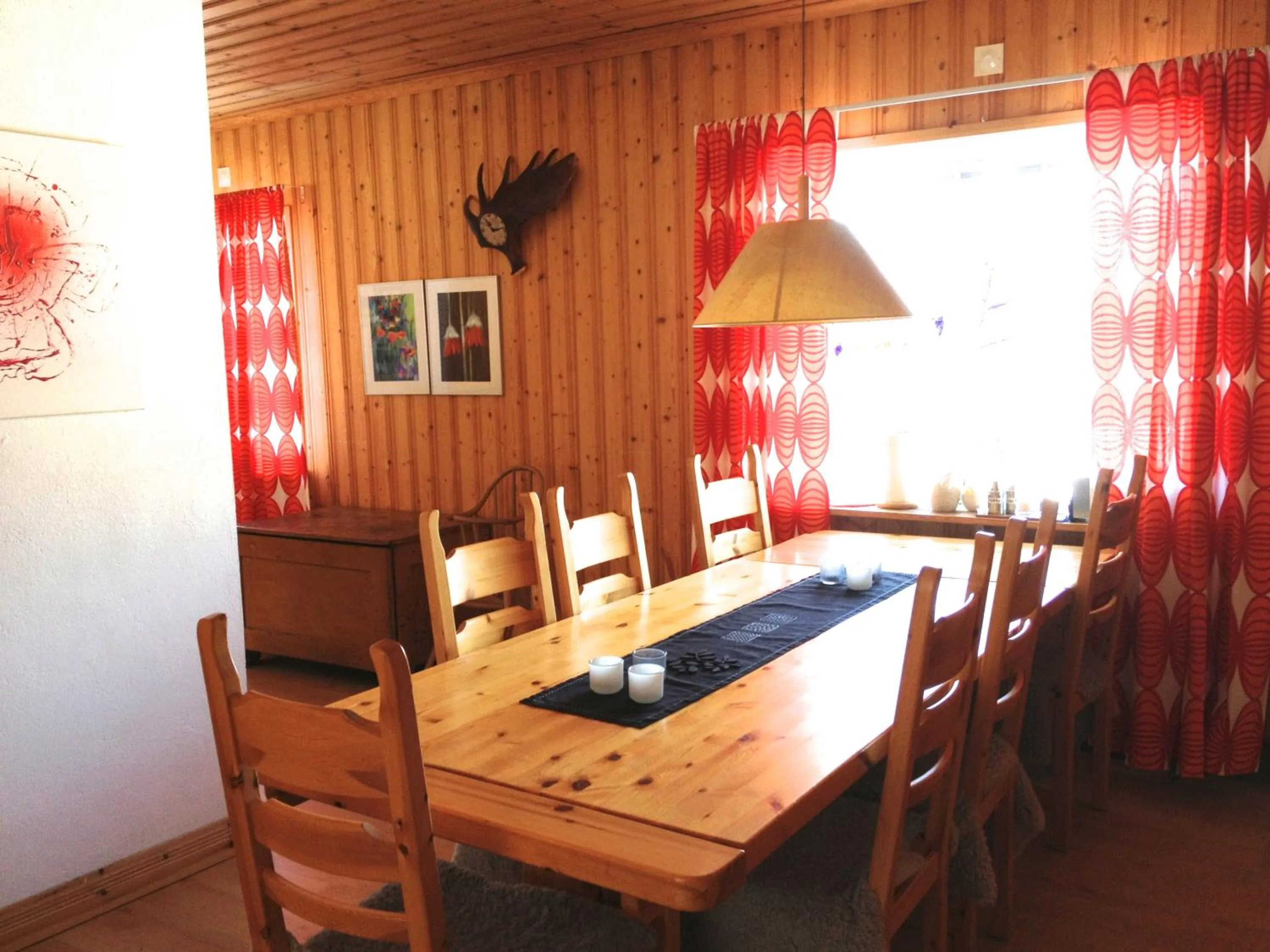 Dining area in Stora Björnstugan