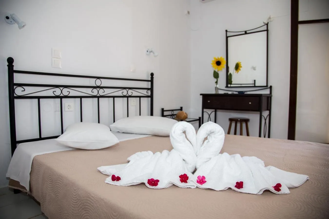 Bed in Kefalonia Beach Hotel & Bungalows