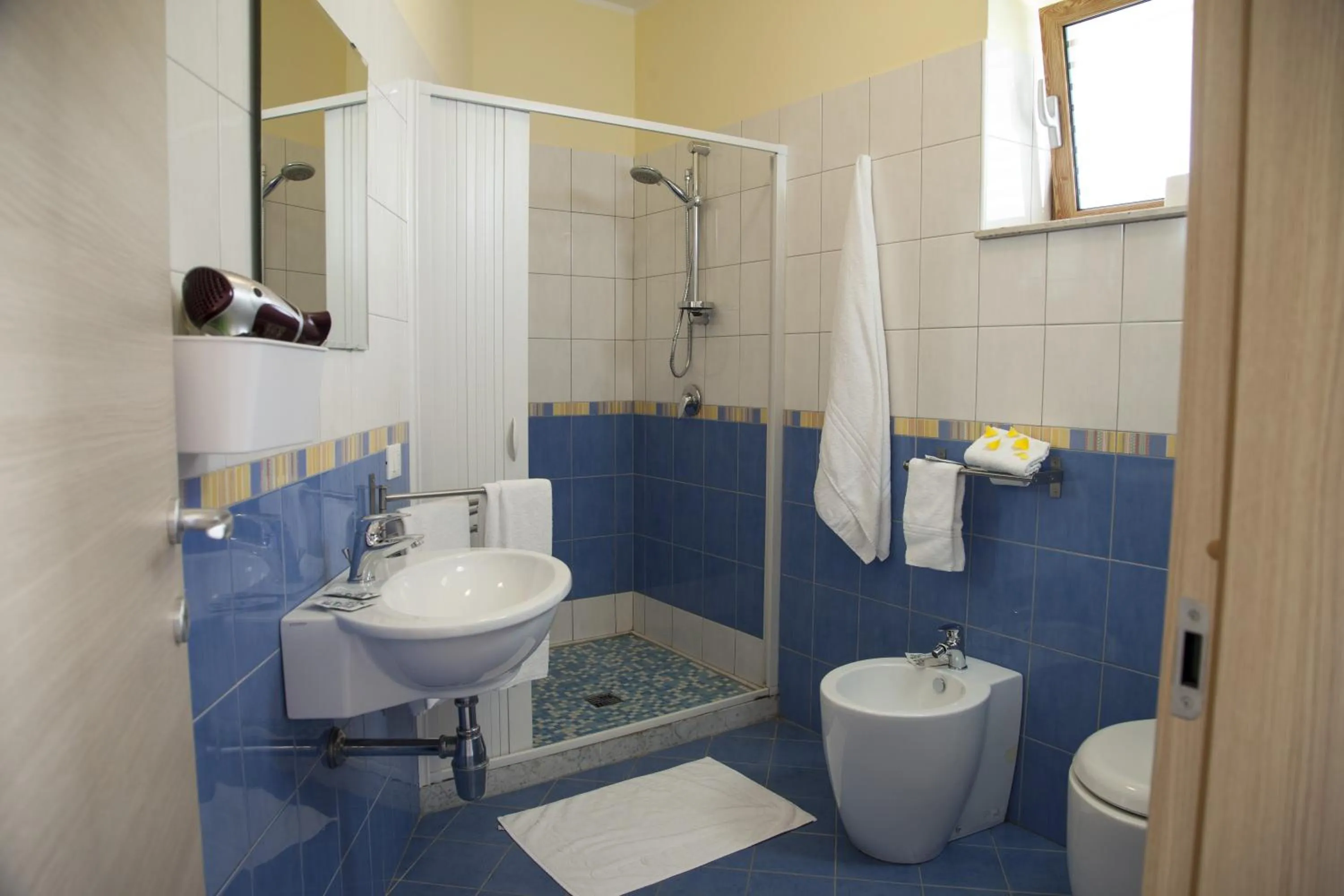 Shower in Case Vacanze Baia