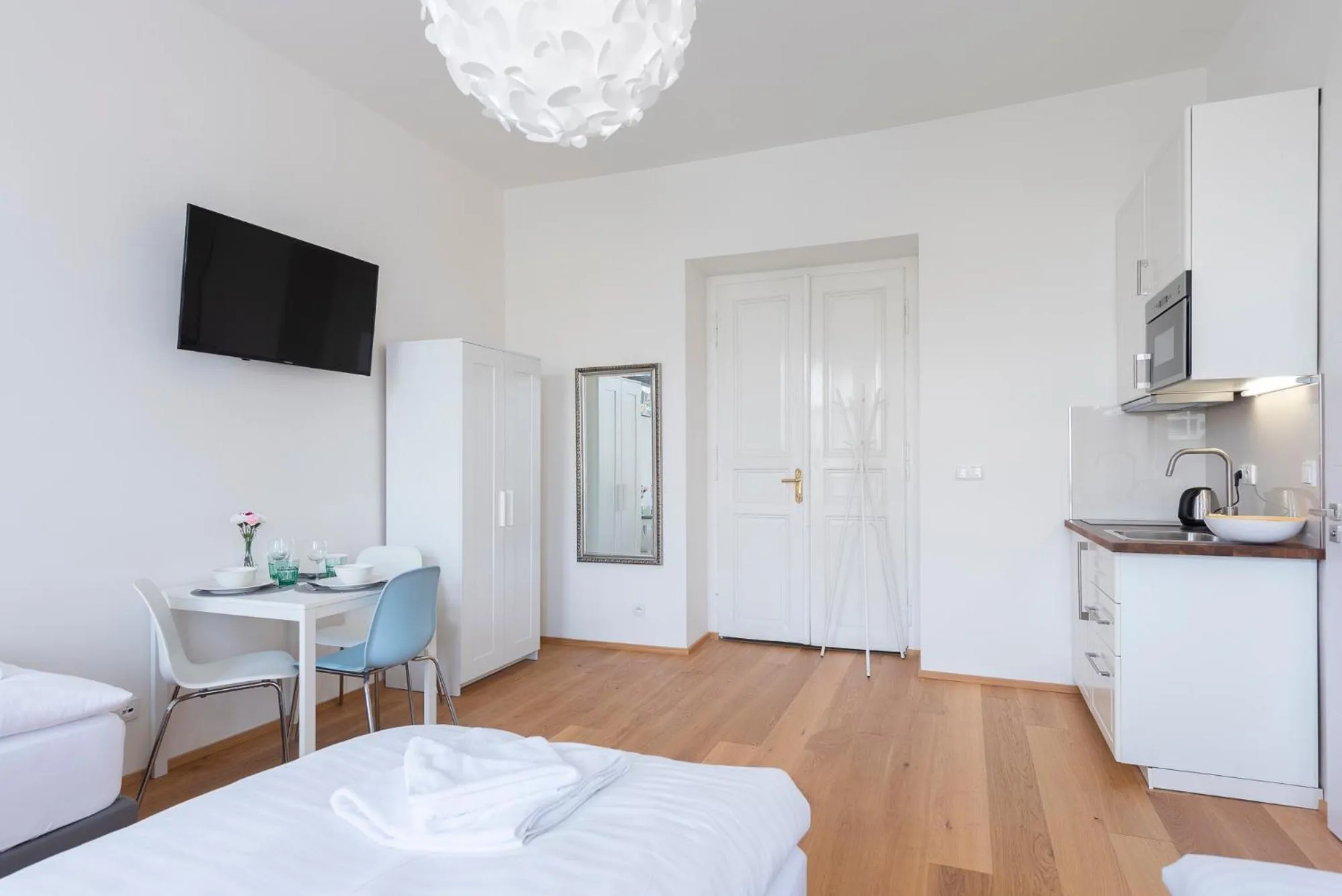 TV and multimedia, Bed in Tesnov Residence Apartments