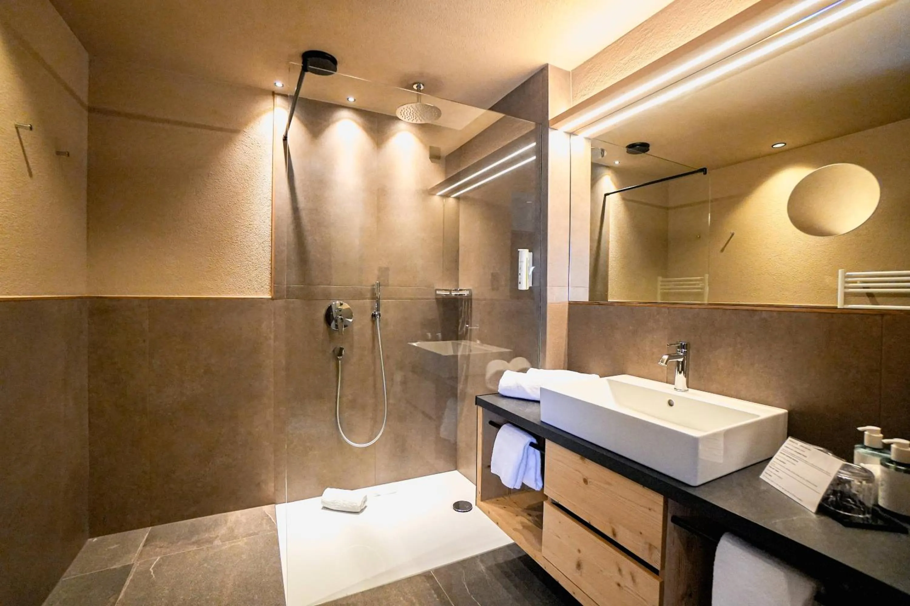 Shower in Hotel Pozzamanigoni