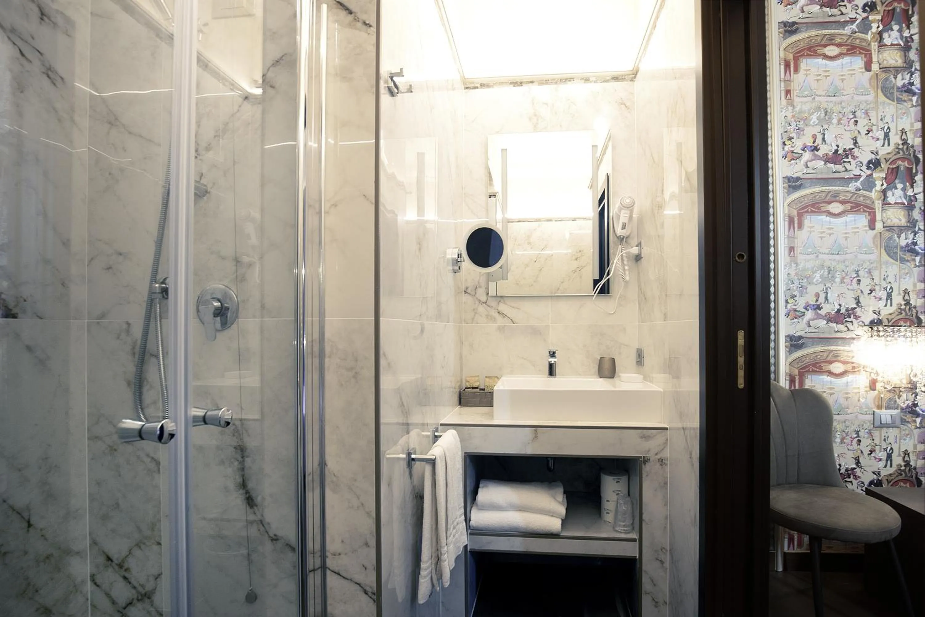 Shower in Antica Dimora Delle Cinque Lune