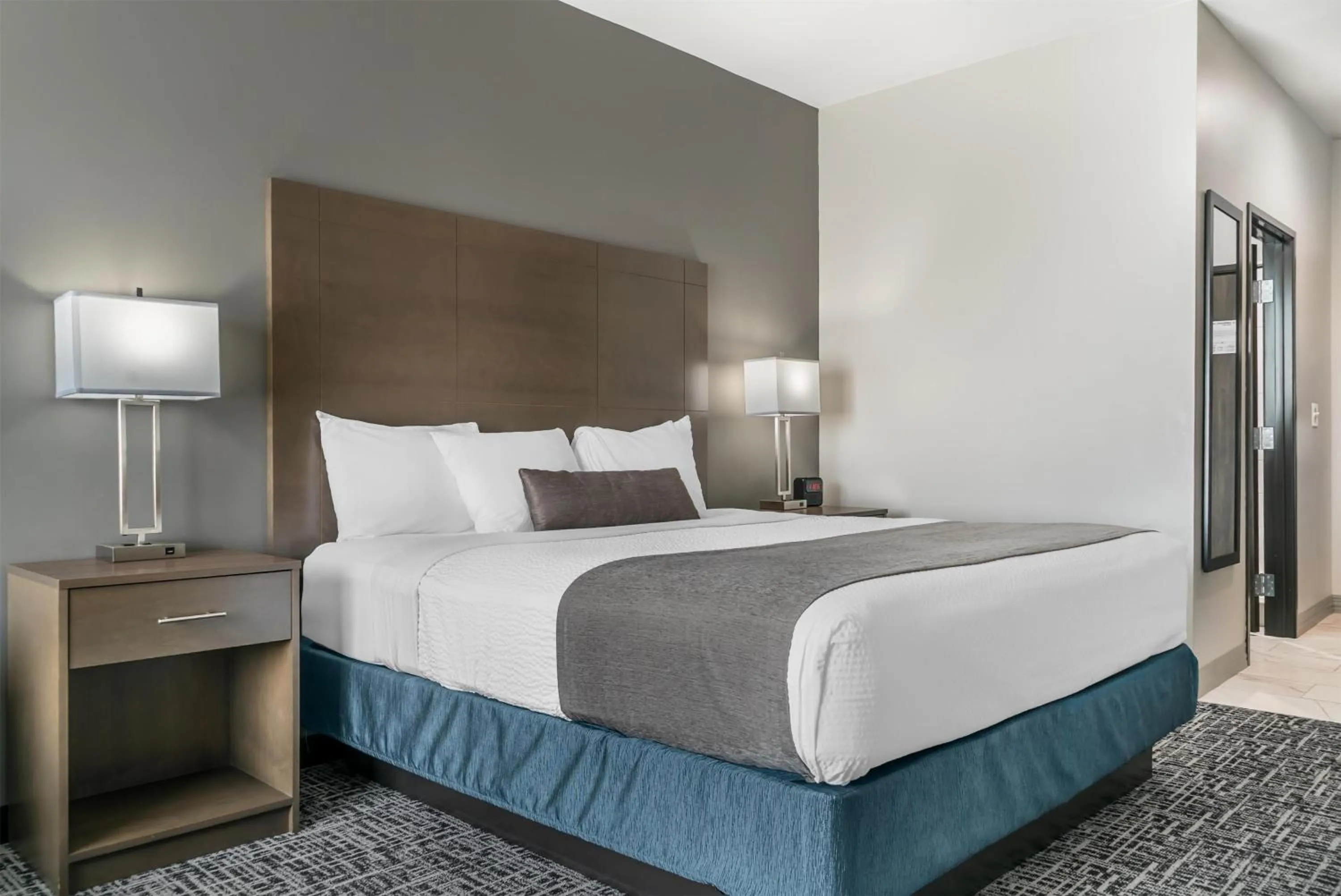 Bedroom, Bed in Best Western Plus Wayland Hotel