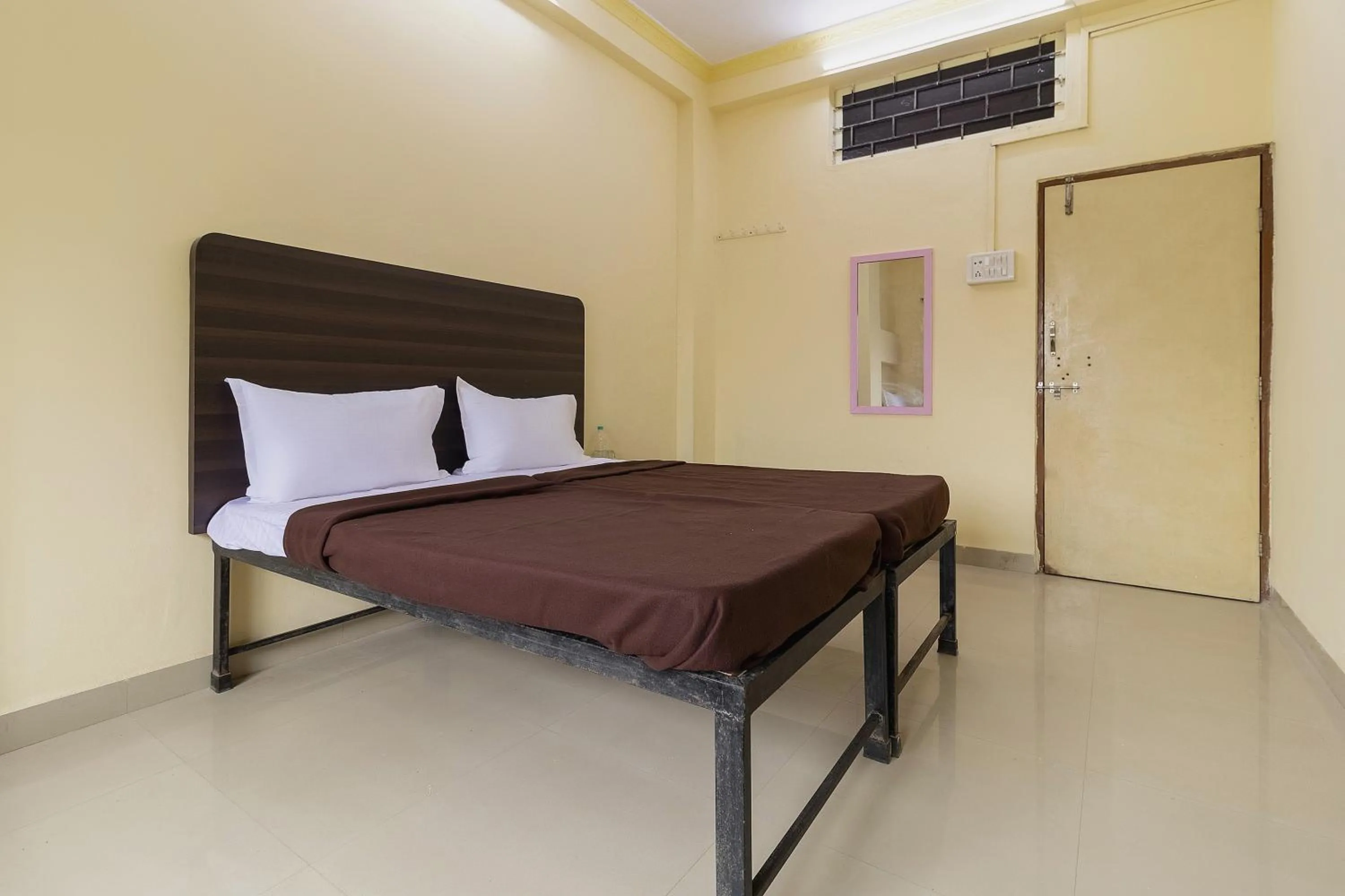 Bedroom, Bed in SPOT ON Shree Gajanan