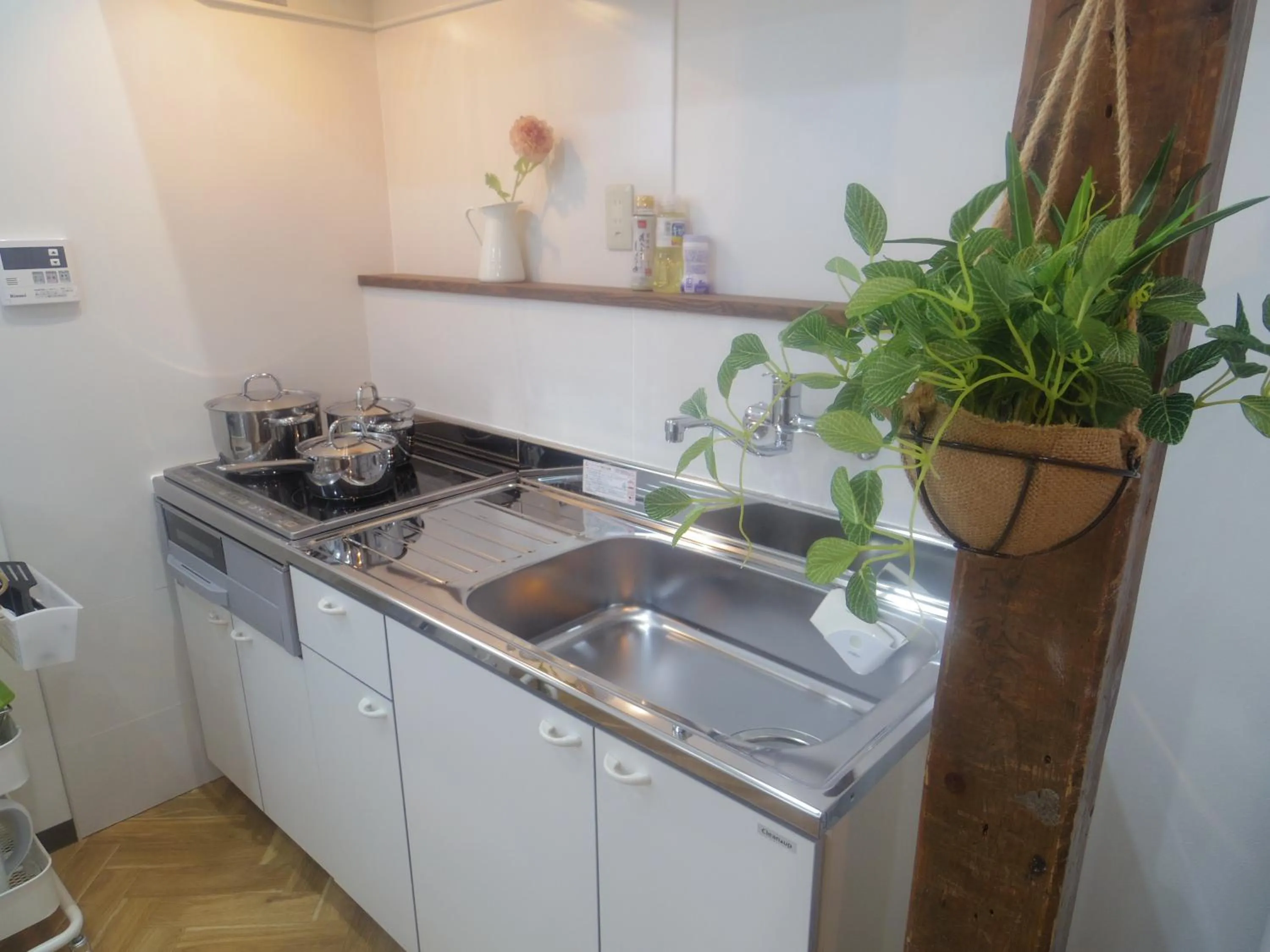 Kitchen or kitchenette in Nao's House USJ 一軒家貸切