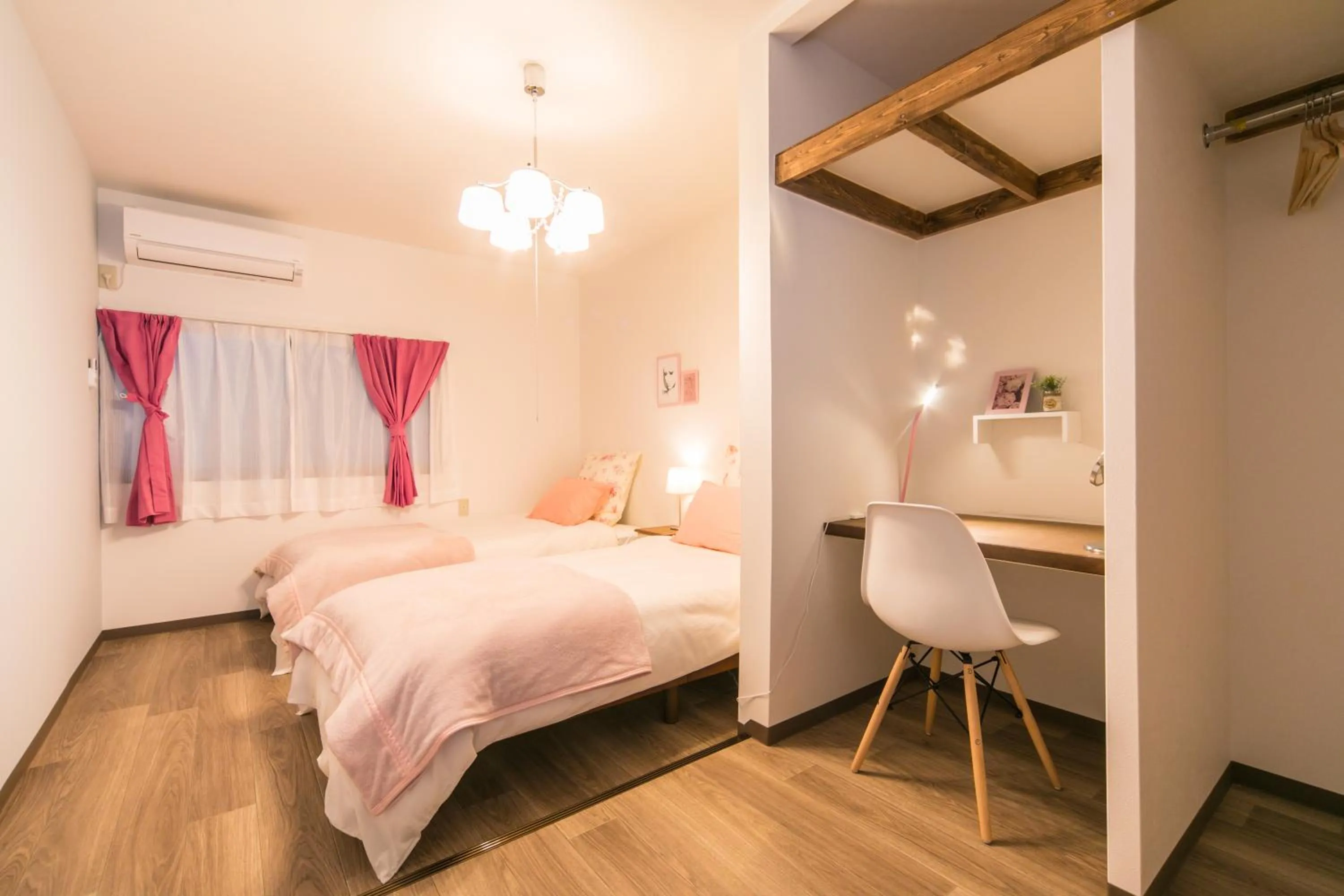 Bedroom, Bed in Nao's House USJ 一軒家貸切