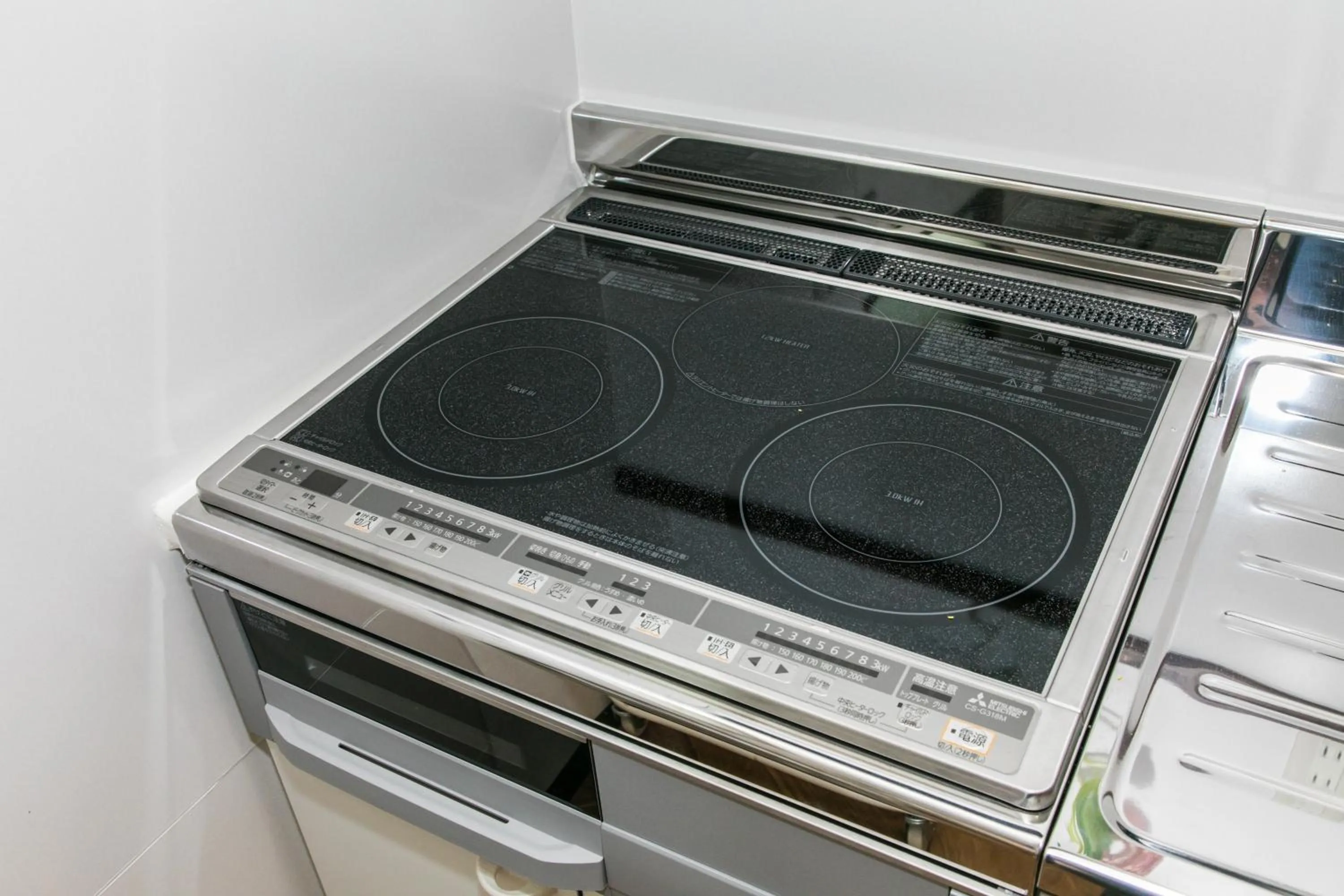 Kitchen or kitchenette in Nao's House USJ 一軒家貸切