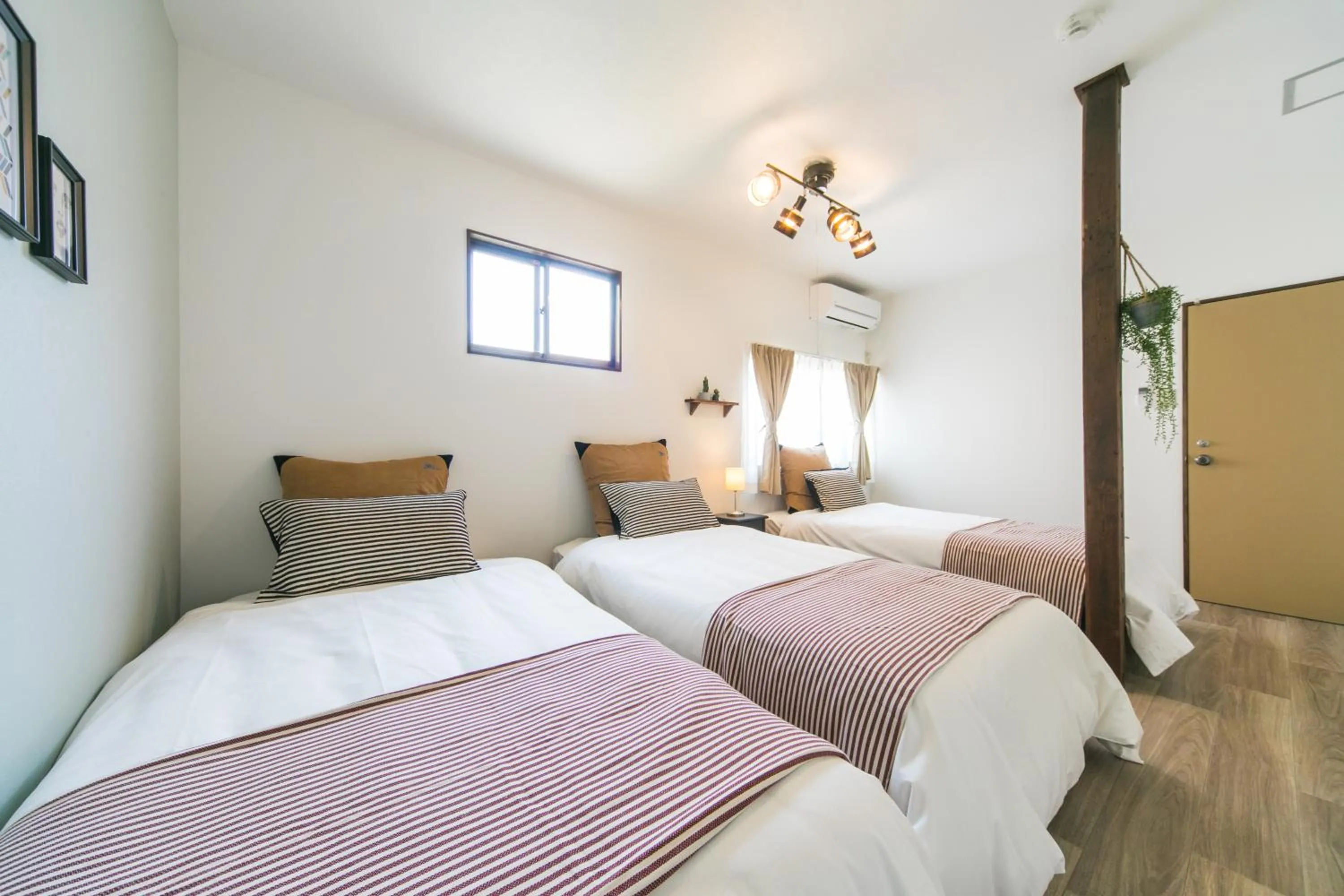 Bedroom, Bed in Nao's House USJ 一軒家貸切