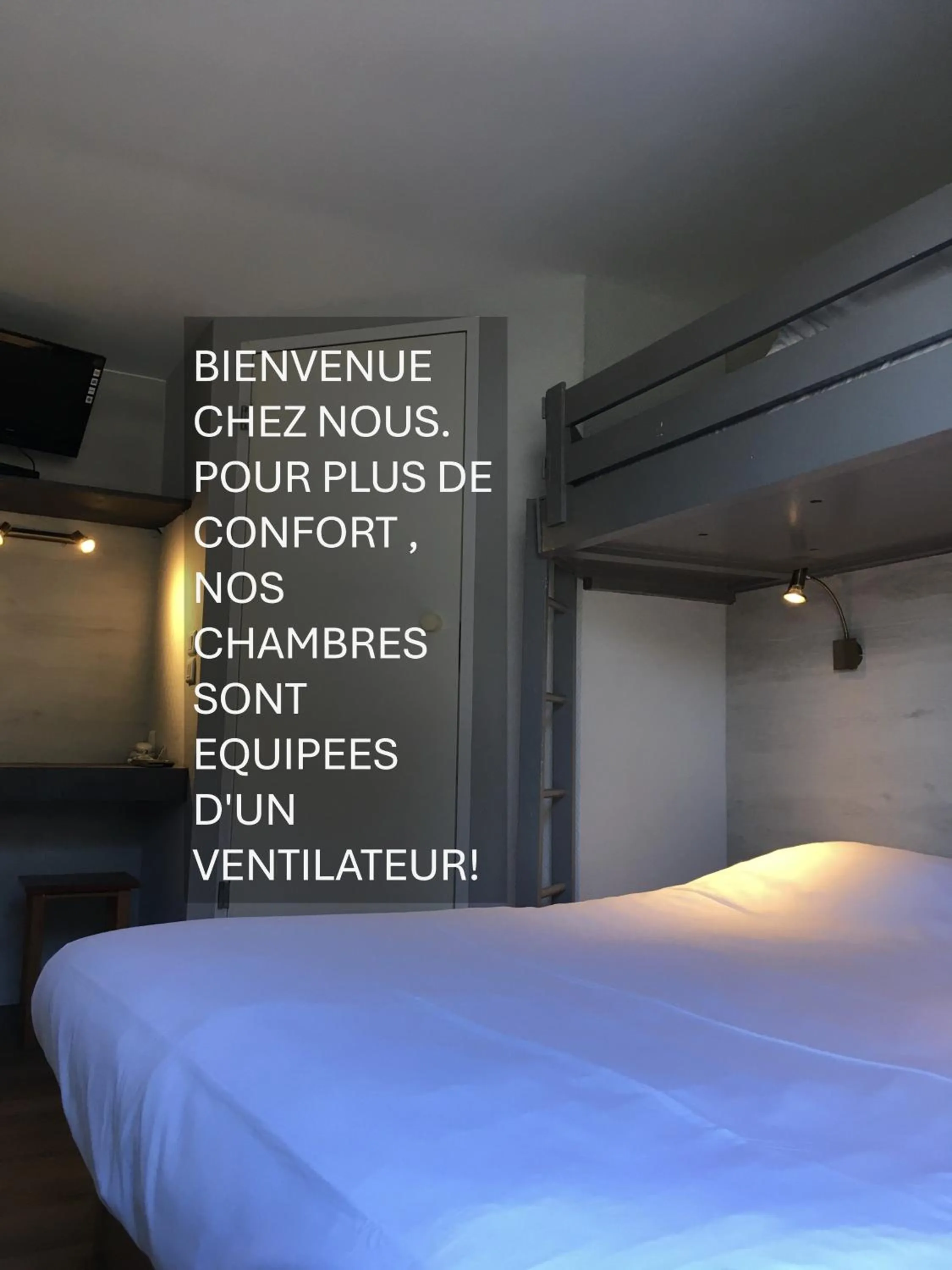 Property building, Bed in Fast Hotel Colmar Houssen
