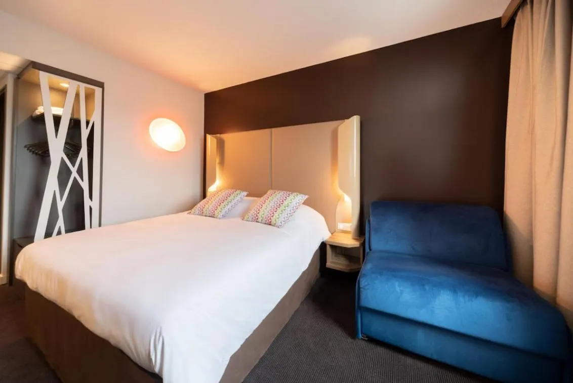 Photo of the whole room, Bed in Campanile Annemasse Est Findrol CHAL