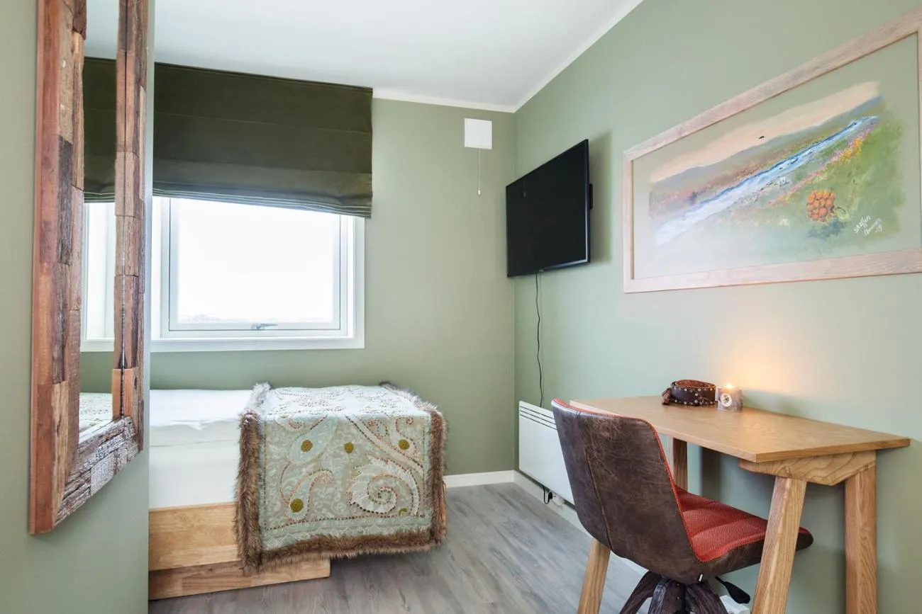 Bed in 8 Seasons Hotel