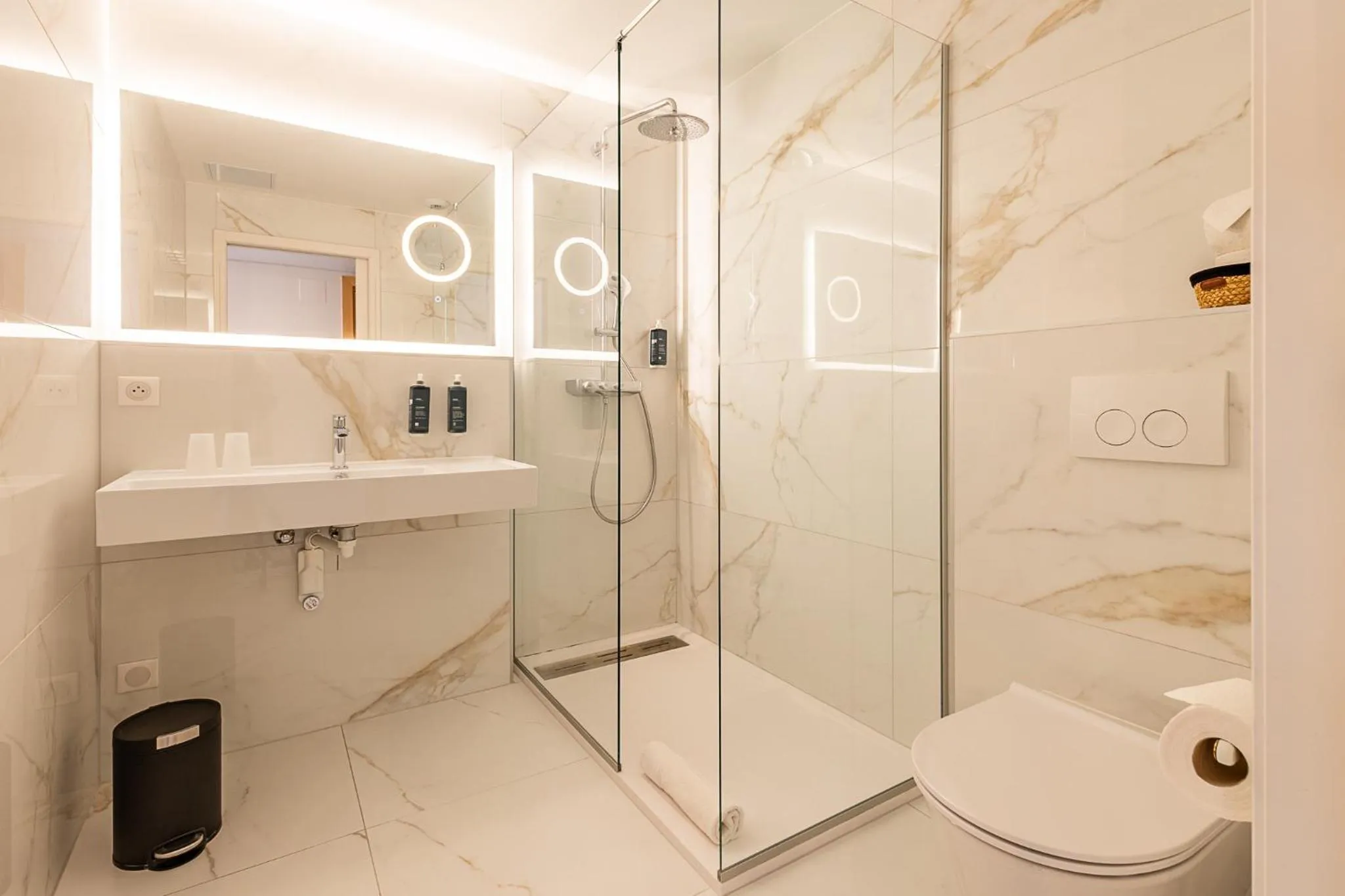 Bathroom in Brit Hotel, Spa & Restaurant - Colmar Est