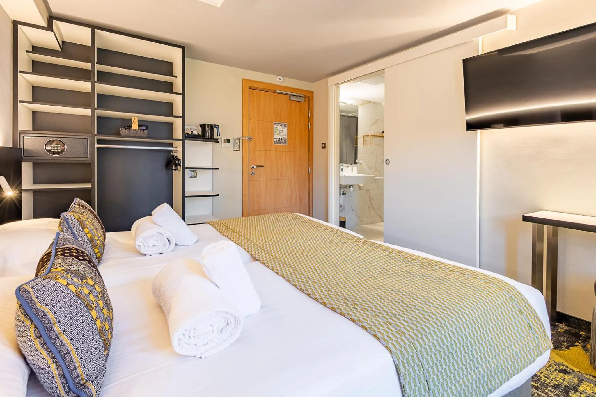 Photo of the whole room, Bed in Brit Hotel, Spa & Restaurant - Colmar Est