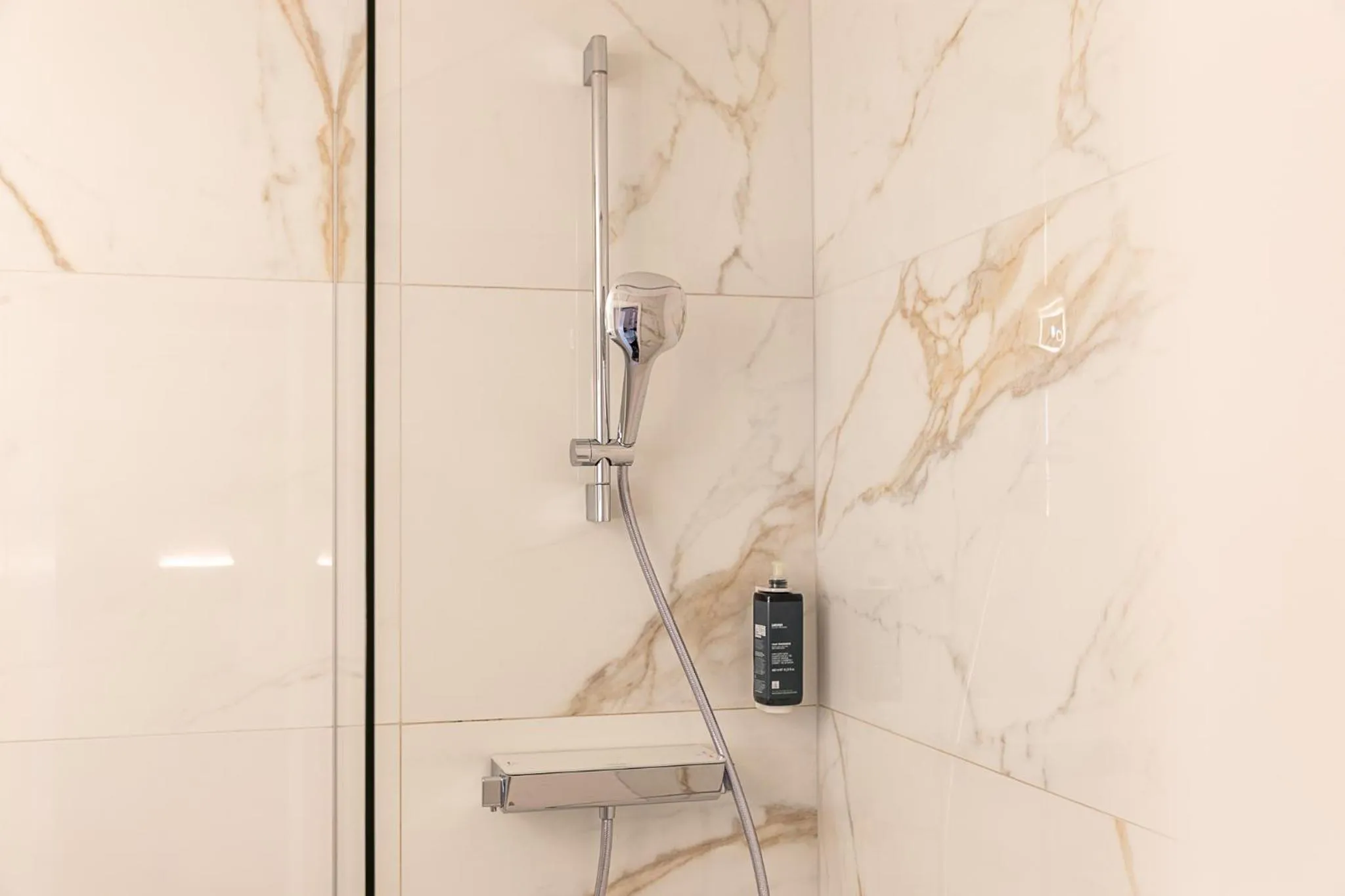 Bathroom in Brit Hotel, Spa & Restaurant - Colmar Est