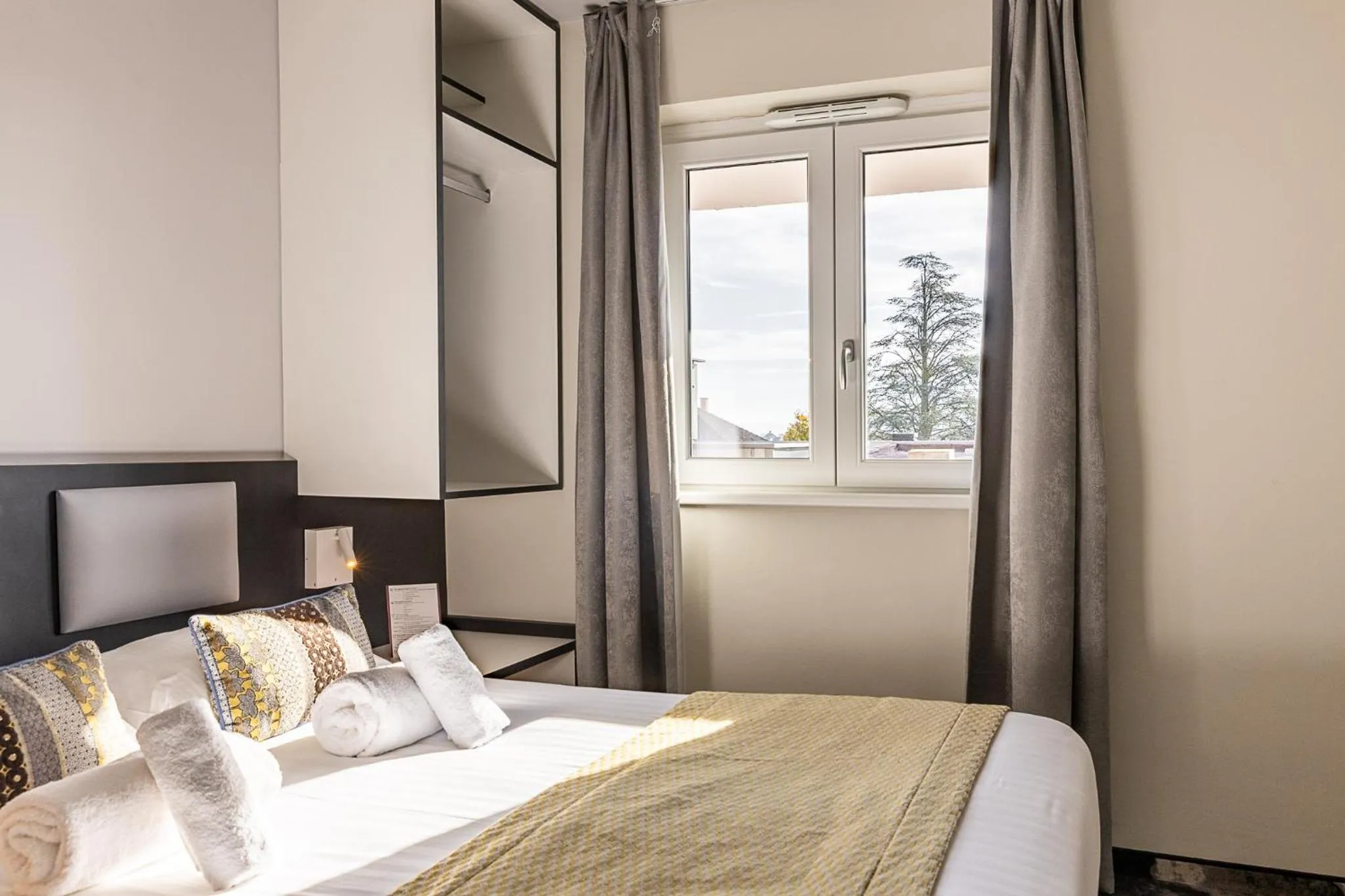 Bed in Brit Hotel, Spa & Restaurant - Colmar Est