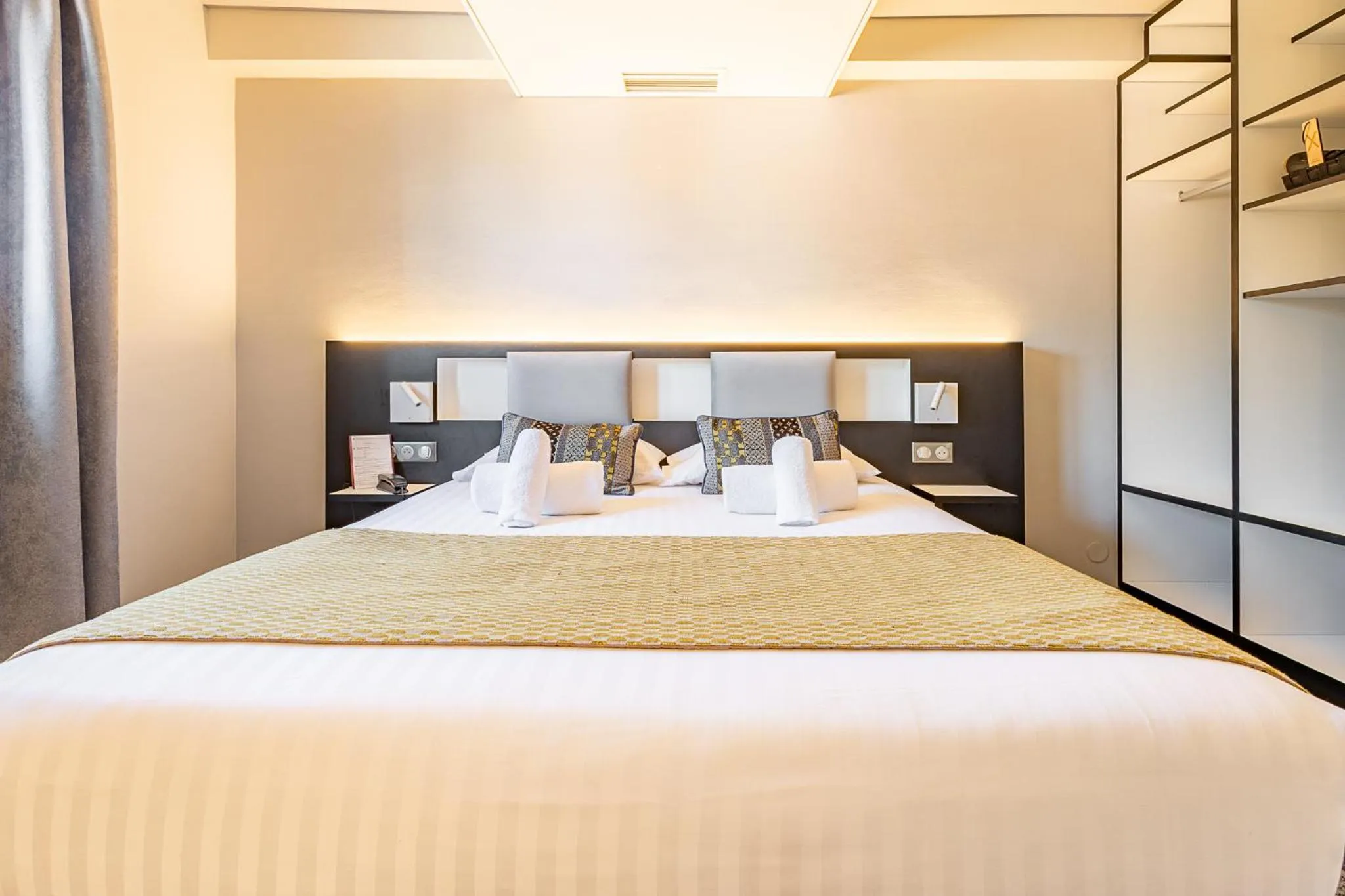 Bed in Brit Hotel, Spa & Restaurant - Colmar Est