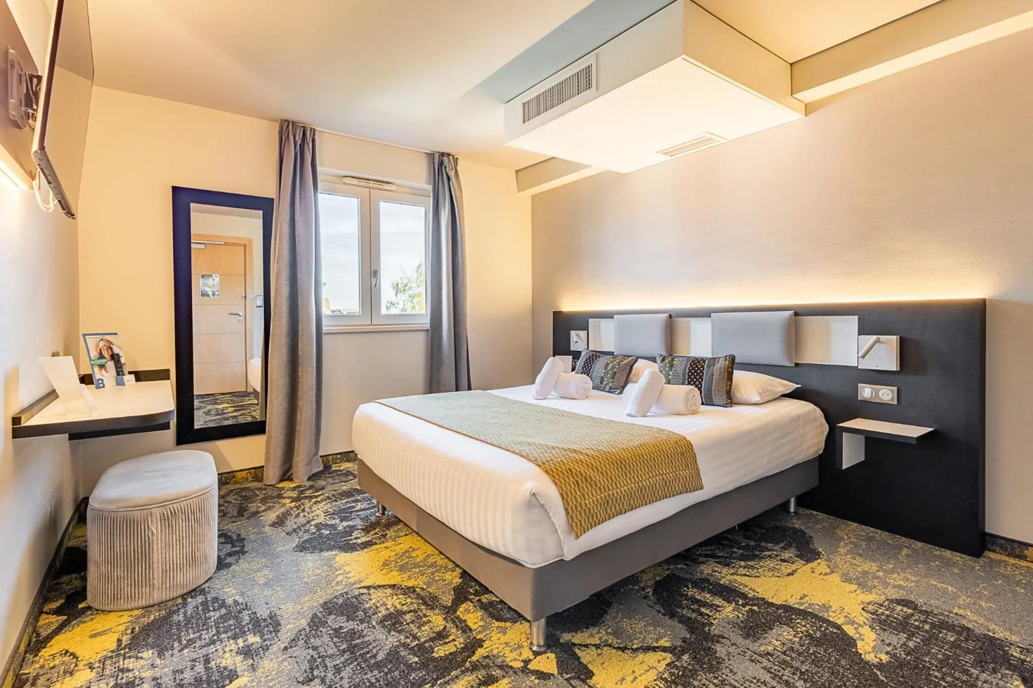 Photo of the whole room, Bed in Brit Hotel, Spa & Restaurant - Colmar Est