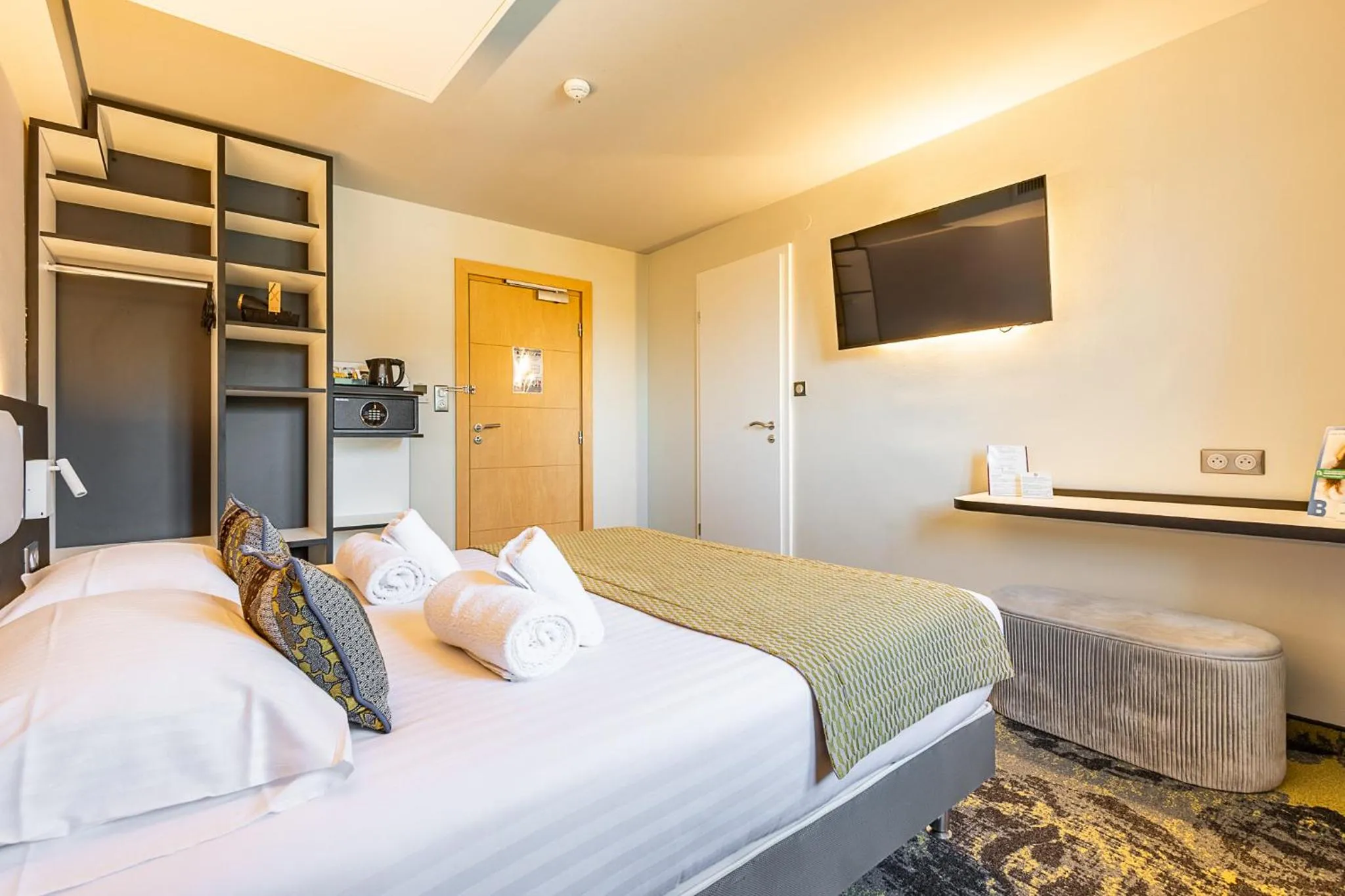 Photo of the whole room, Bed in Brit Hotel, Spa & Restaurant - Colmar Est