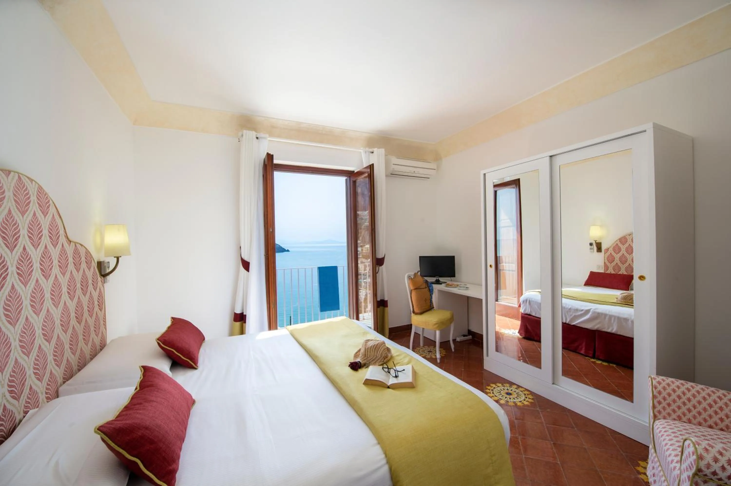 Sea view, Bed in Hotel Casa Albertina