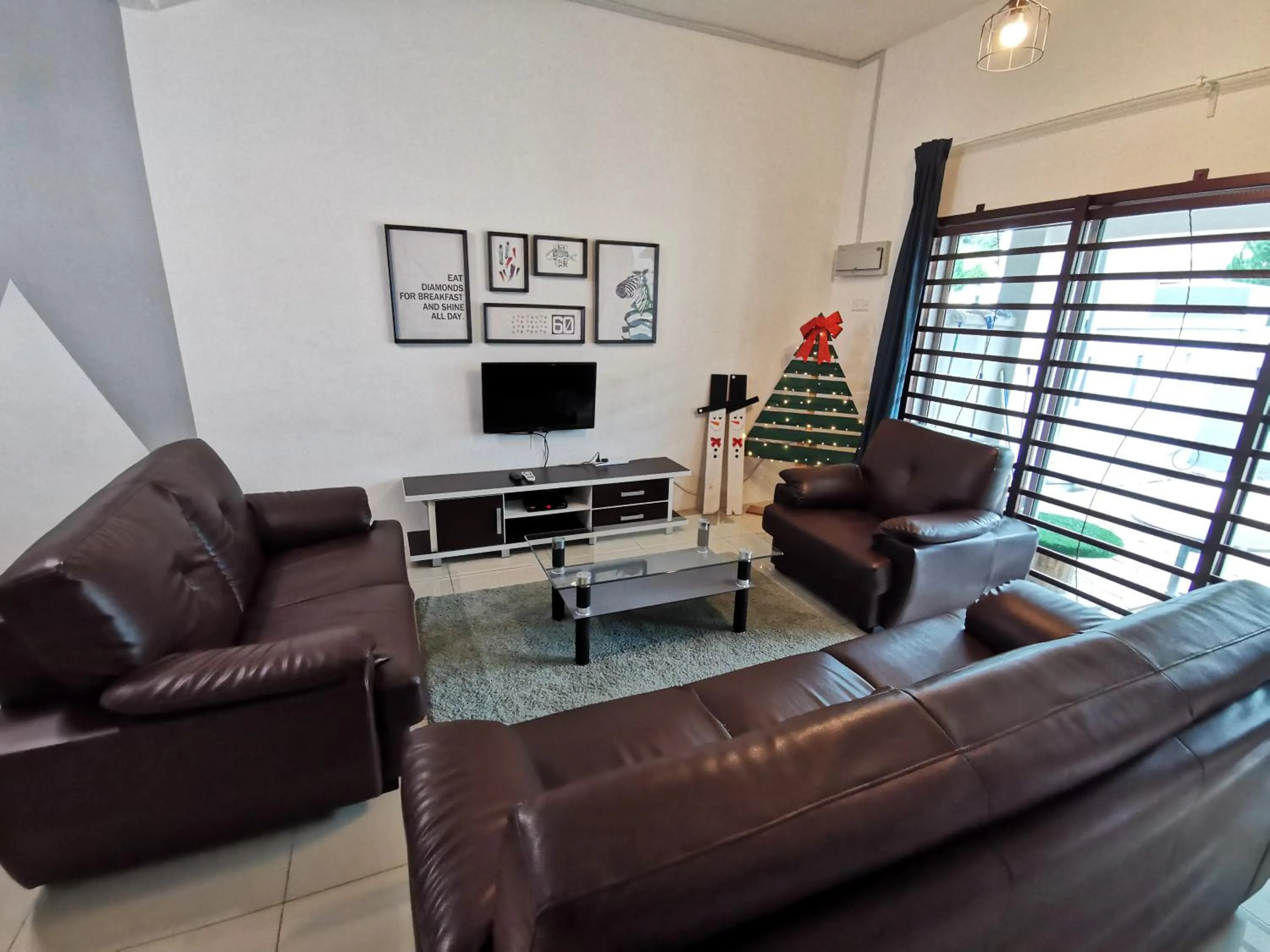 The Woodz Homestay - 2 Storey Landed House