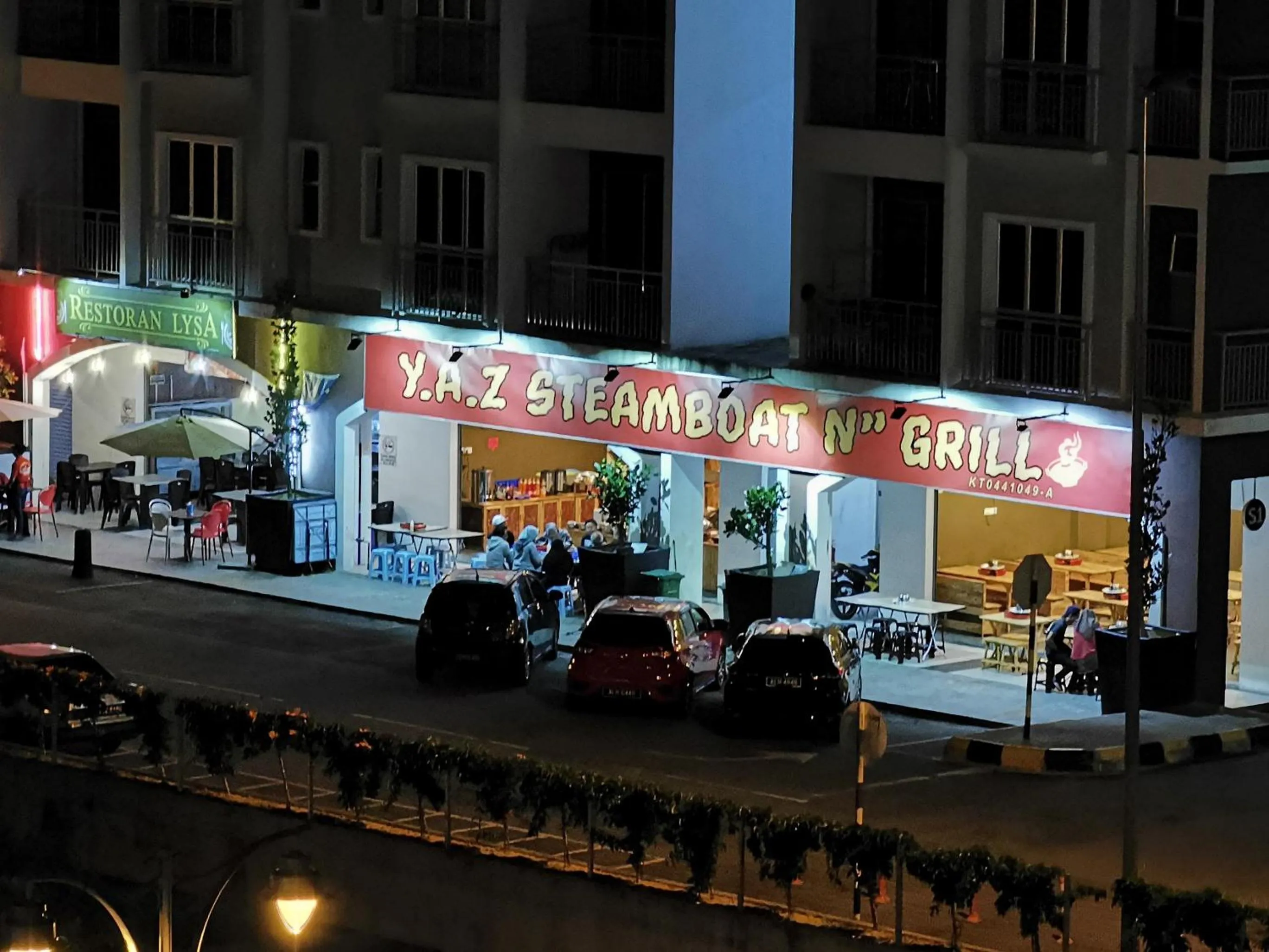 Restaurant/places to eat in The Woodz Homestay - 2 Storey Landed House