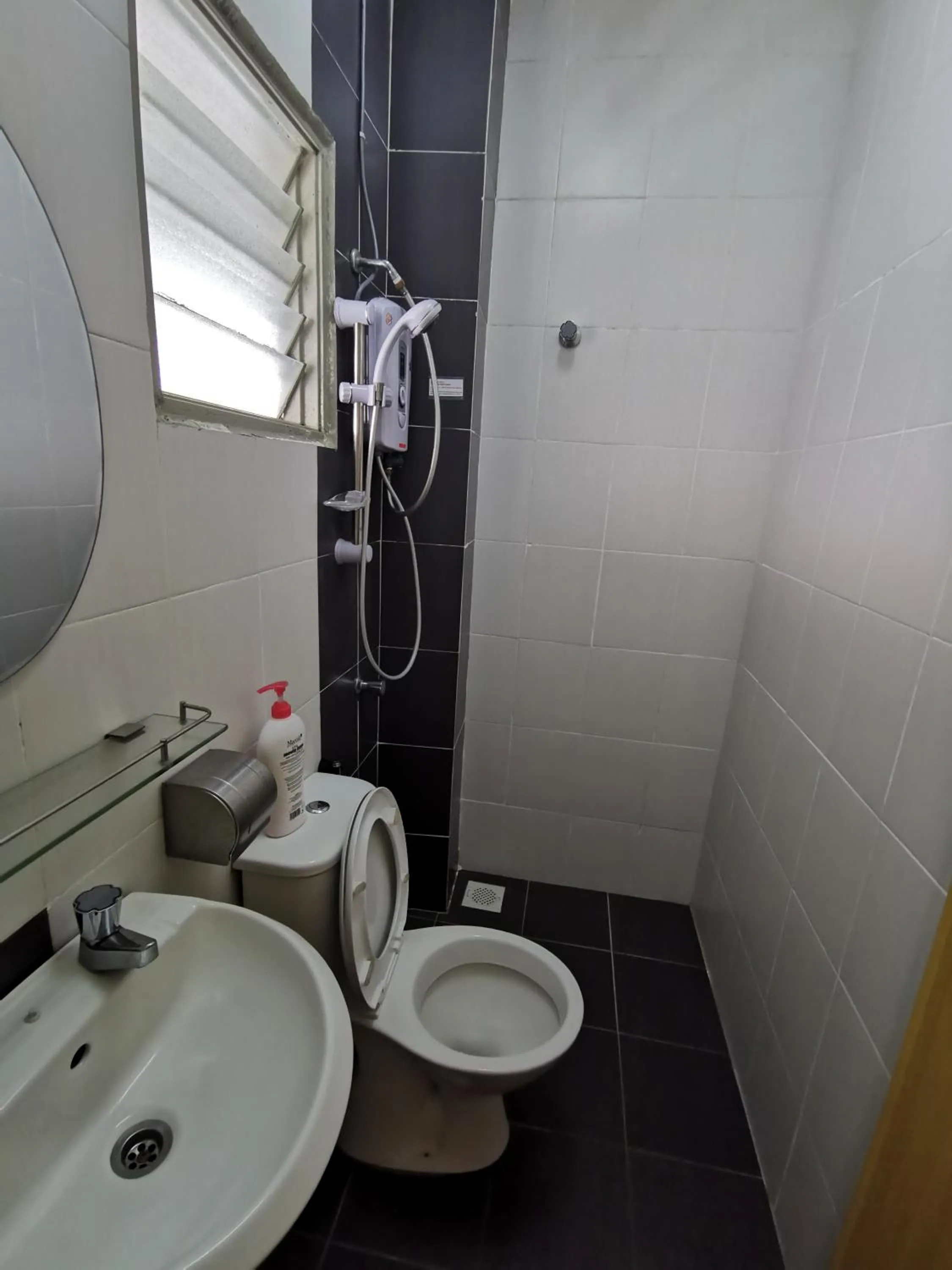 Bathroom in The Woodz Homestay - 2 Storey Landed House