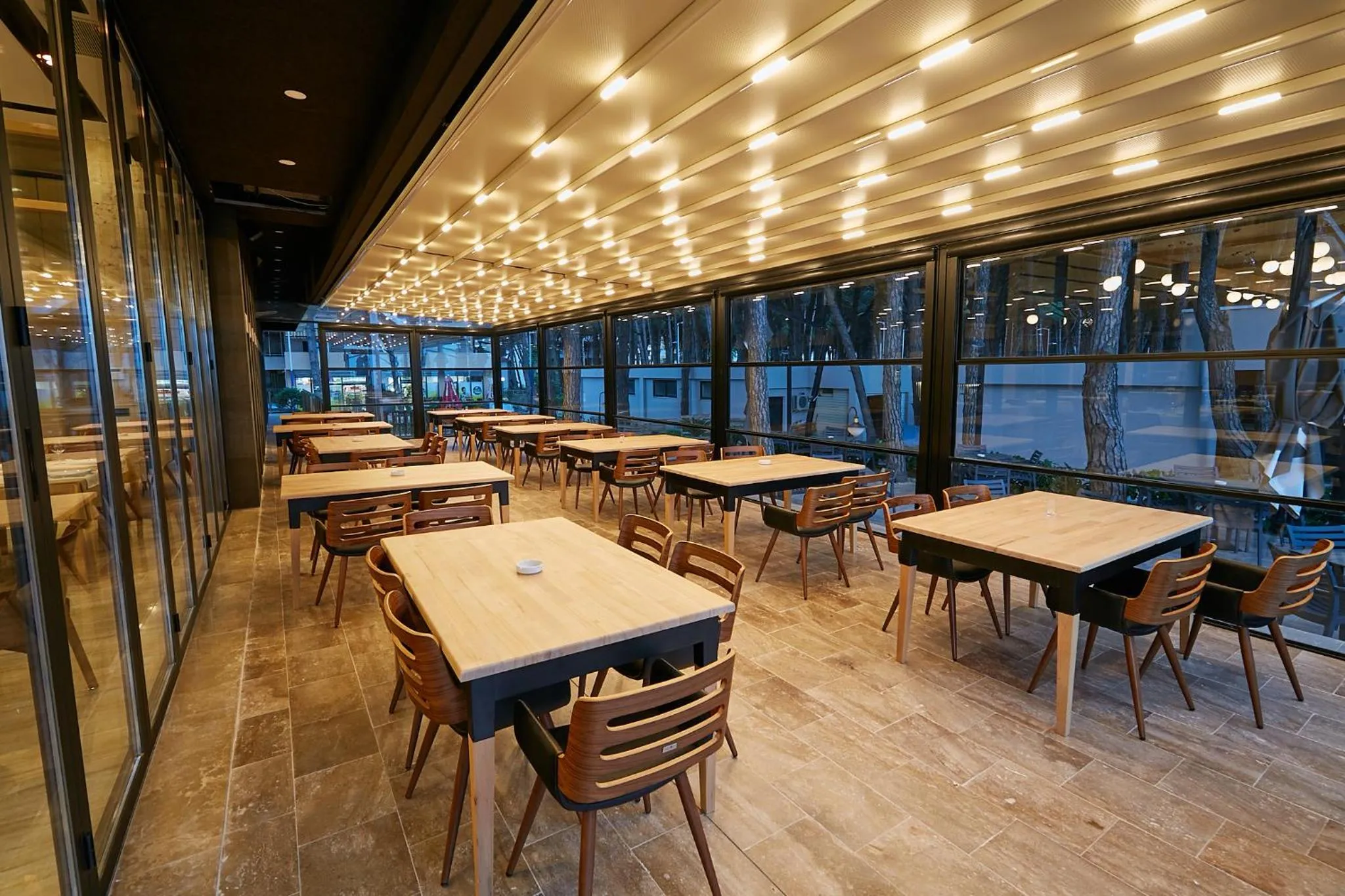 Restaurant/places to eat in ETER Hotel