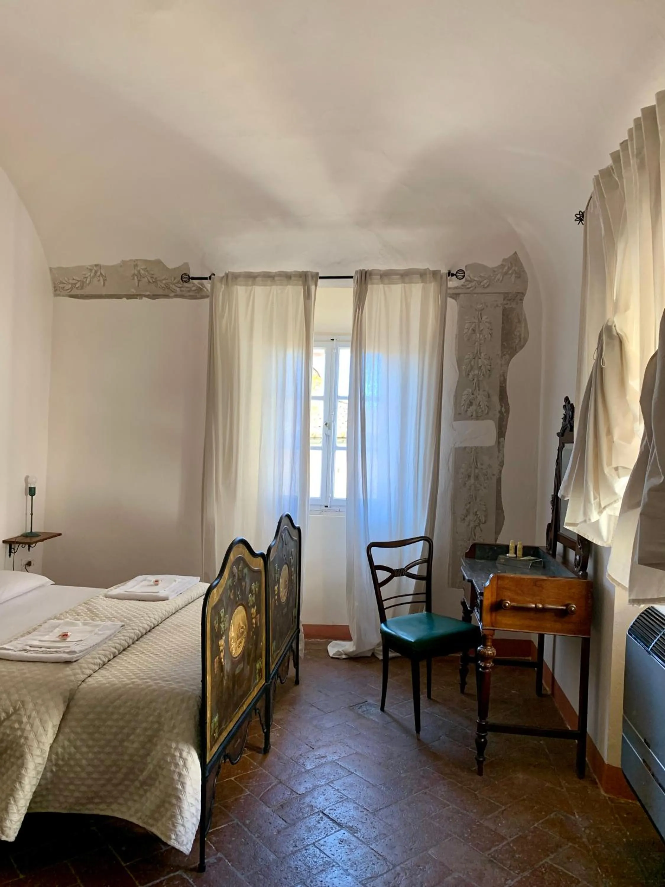 Double Room - single occupancy in Casa Cerboneschi B&B in a medieval village with Panoramic Tuscan Hills