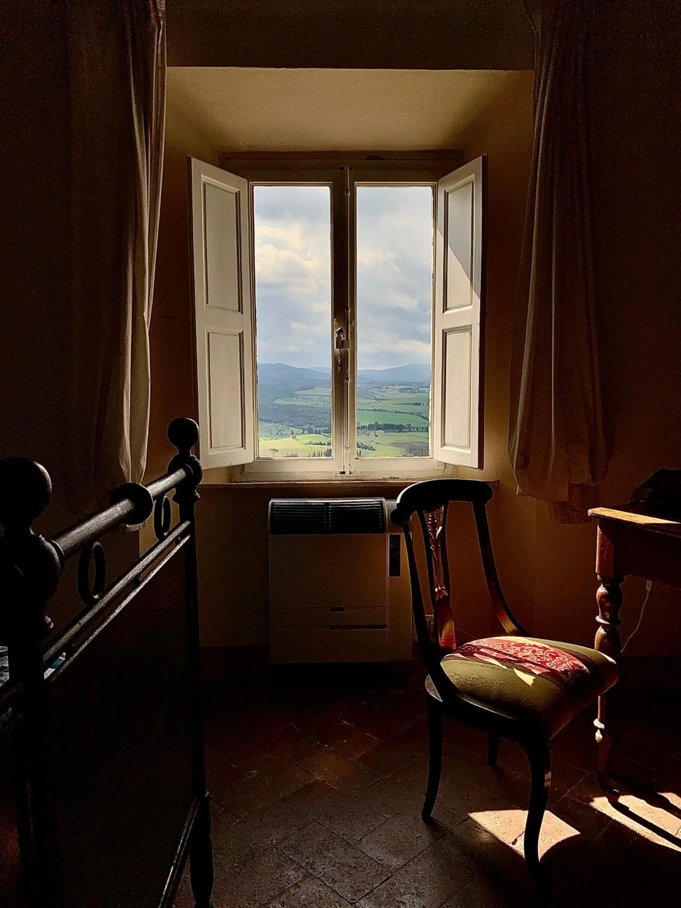 Casa Cerboneschi B&B in a medieval village with Panoramic Tuscan Hills