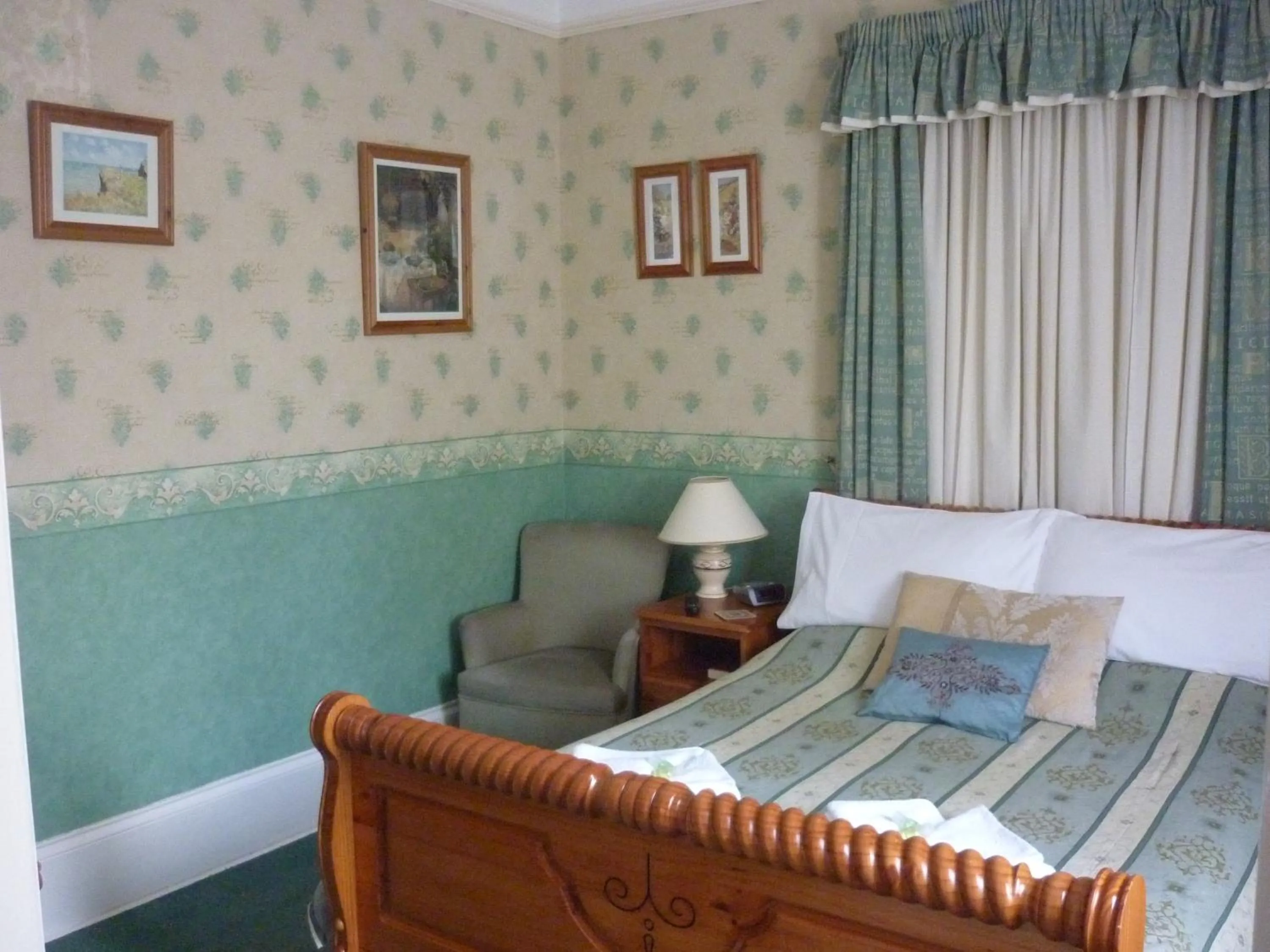 Photo of the whole room, Bed in Ashwood Grange