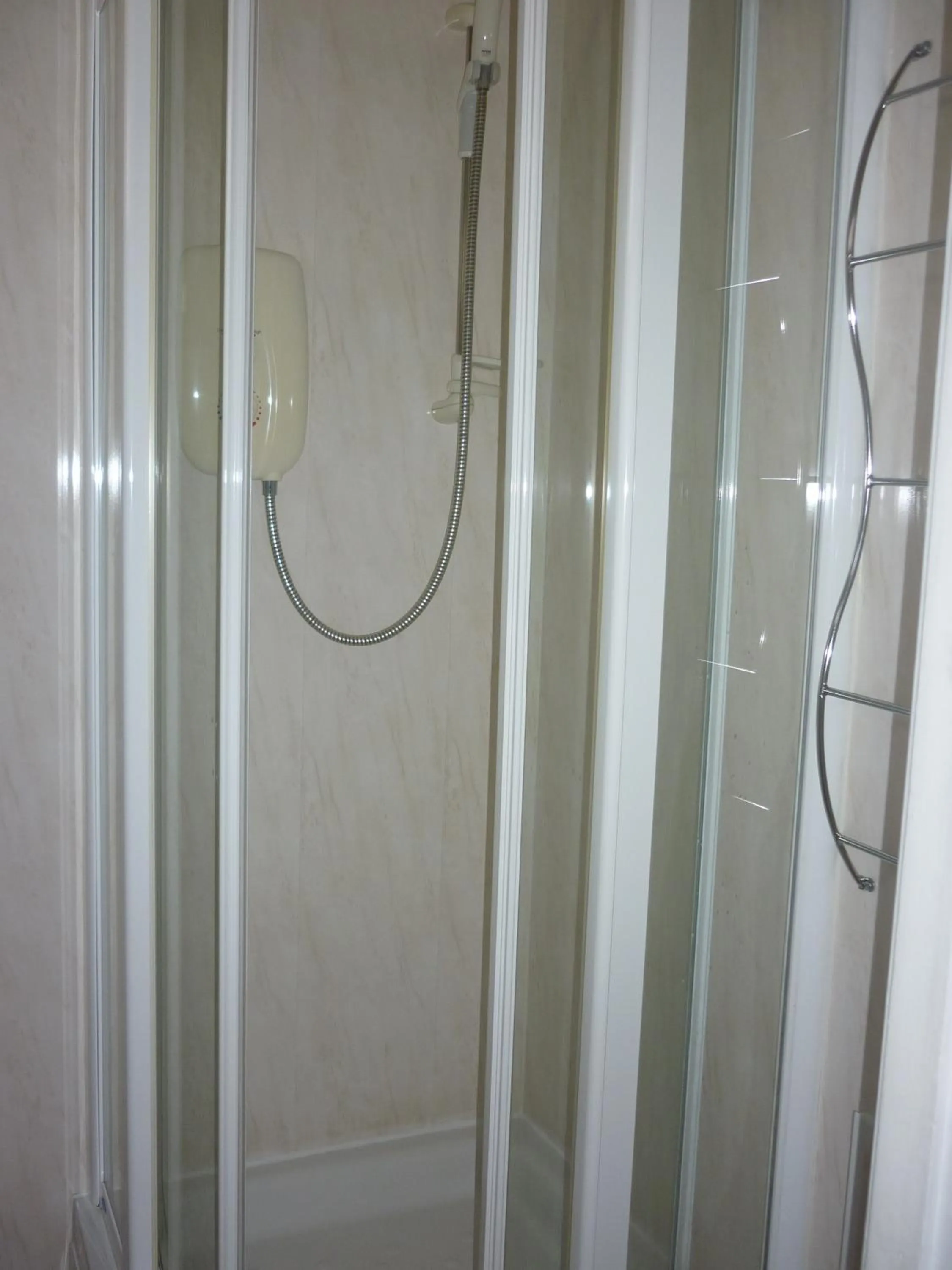 Shower in Ashwood Grange