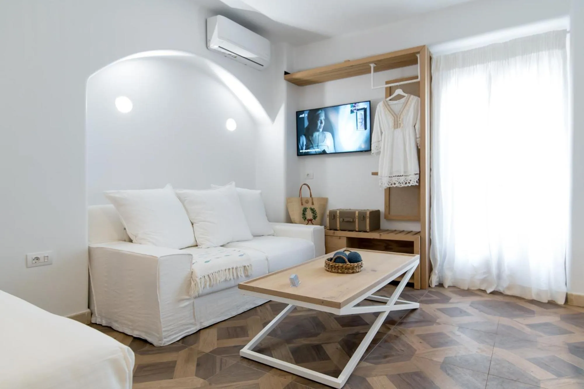 Photo of the whole room in The Well Parga