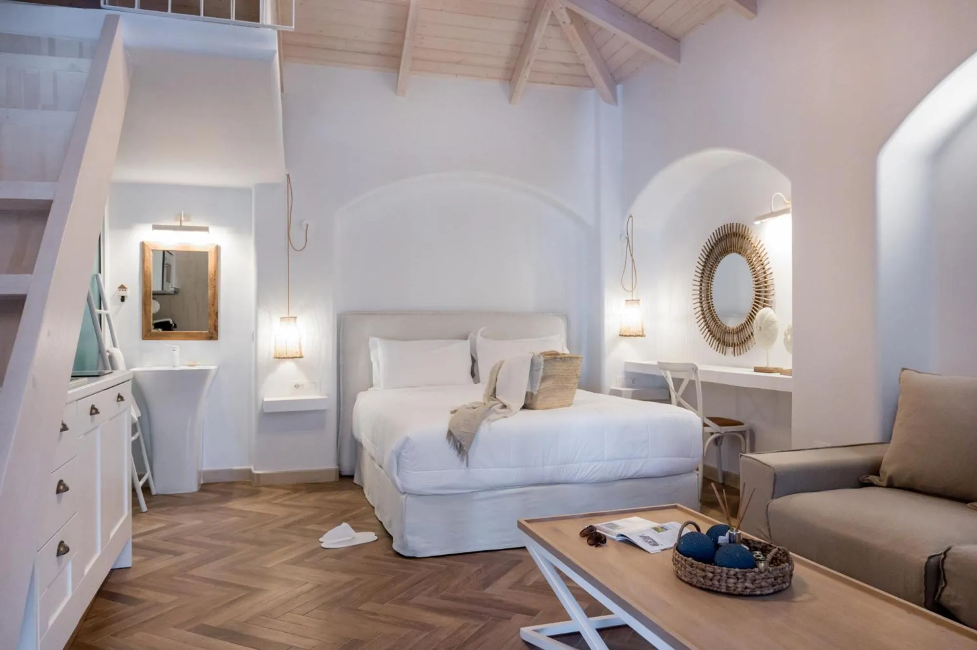 Photo of the whole room in The Well Parga